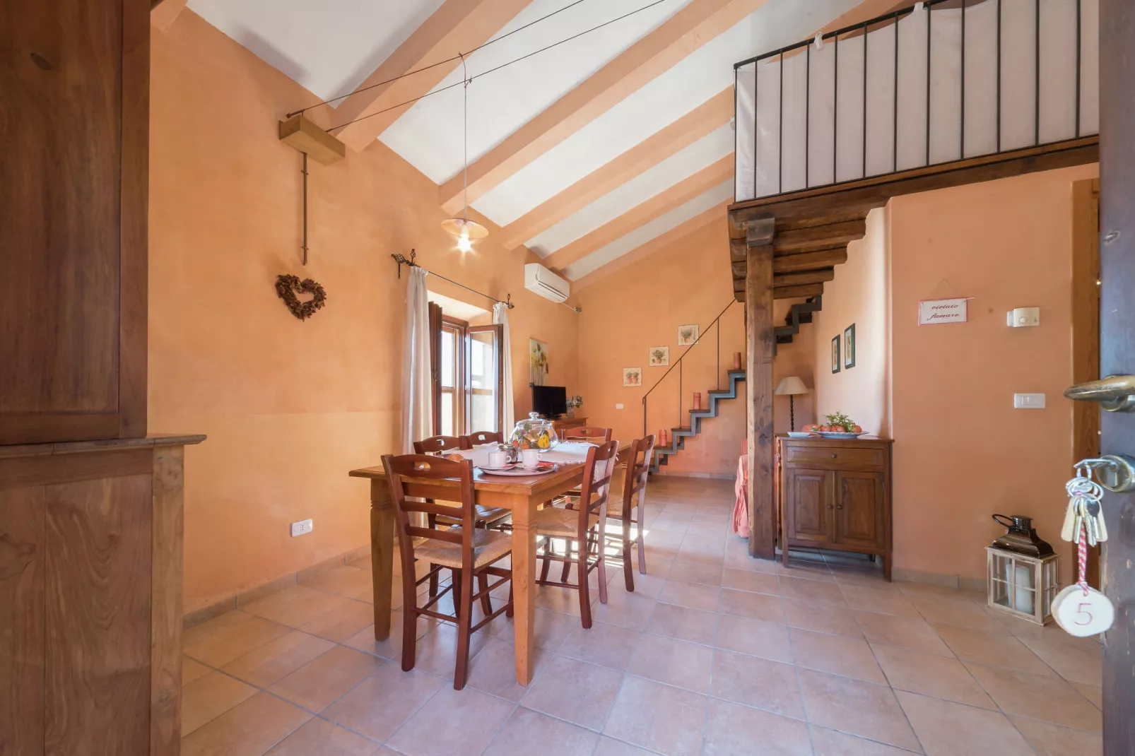 Mirto-Dining room