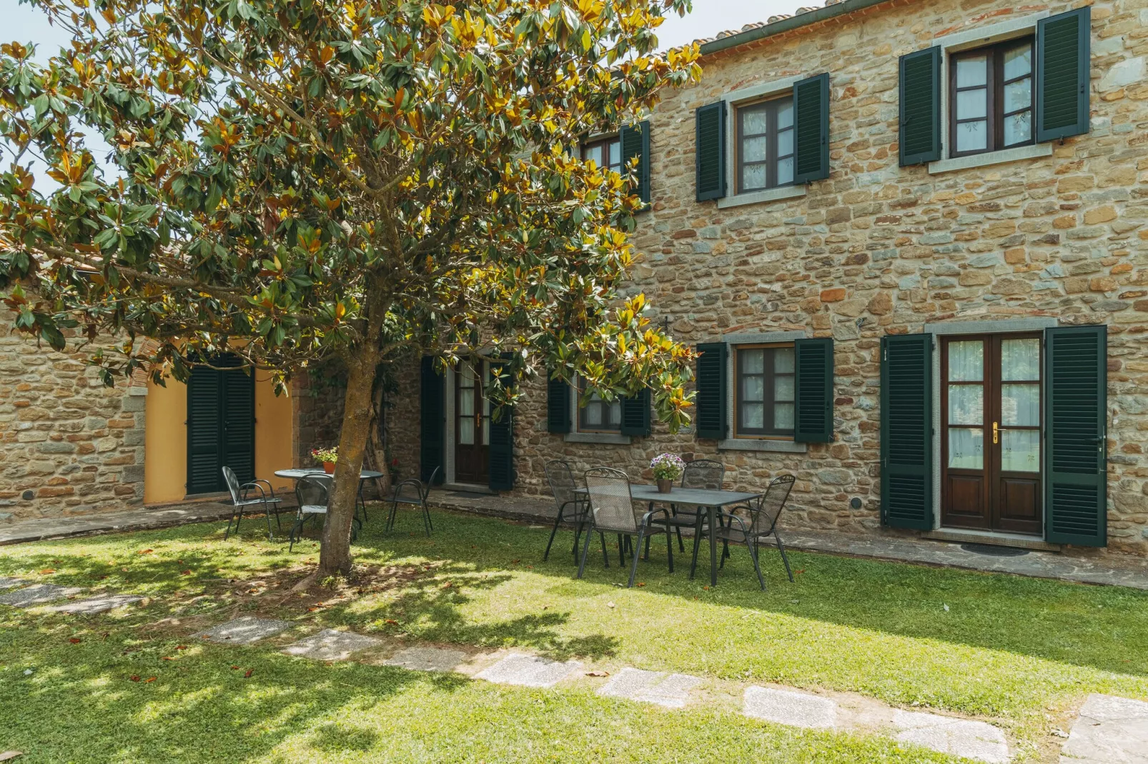 Melograno-Exterior summer