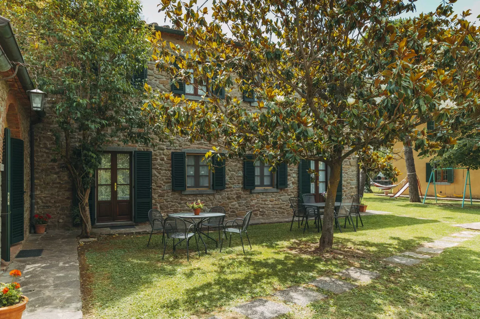 Melograno-Exterior summer