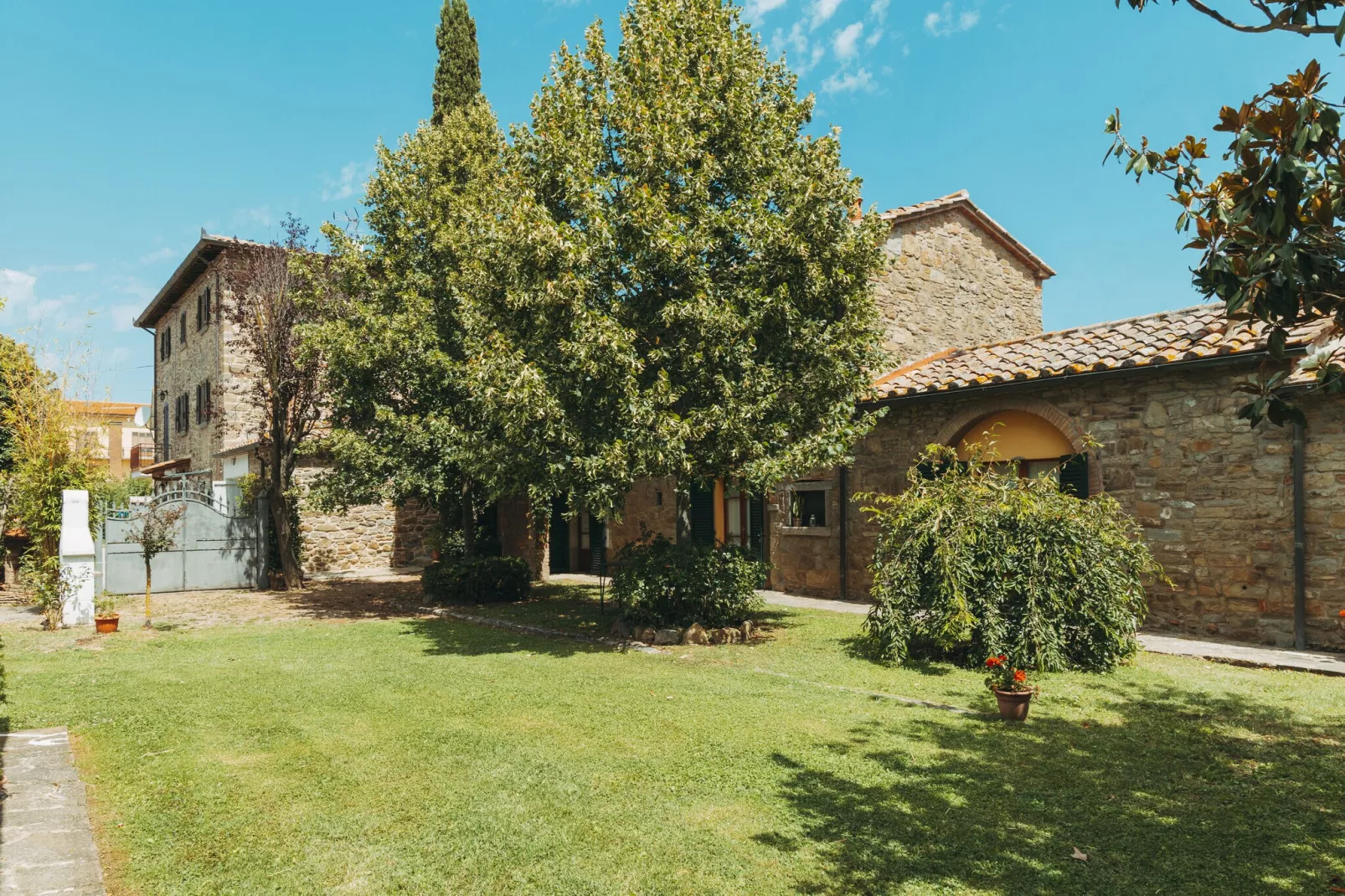 Melograno-Exterior summer