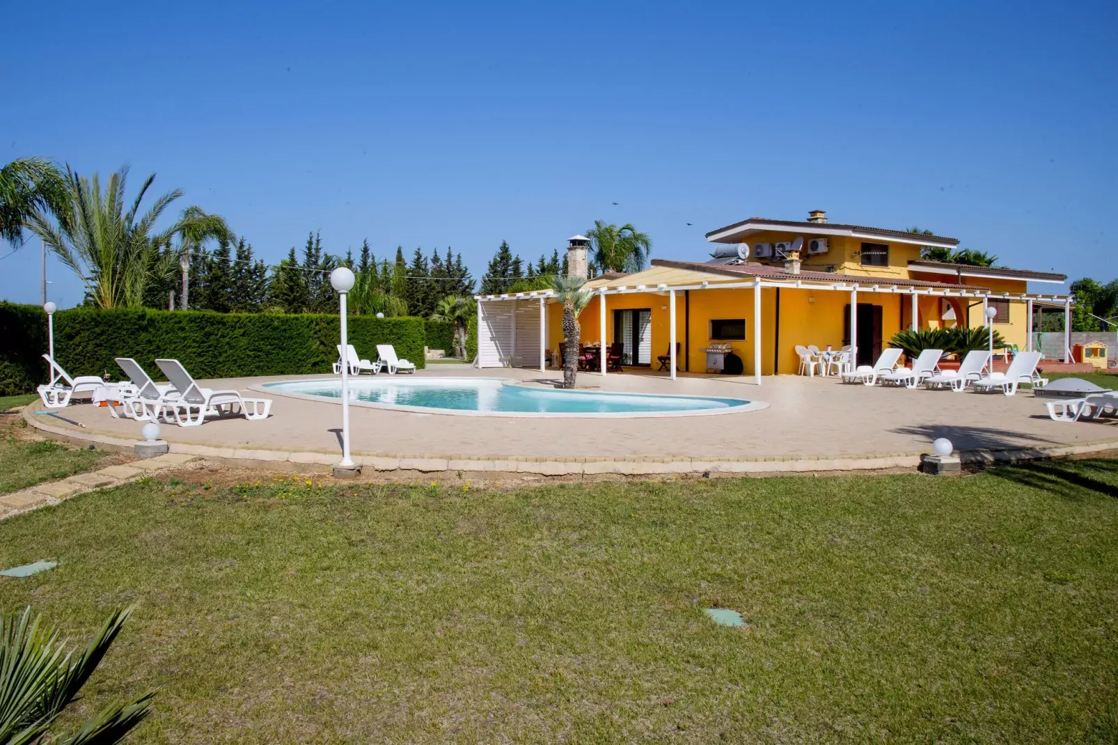 Villa Nereide-Gardens summer