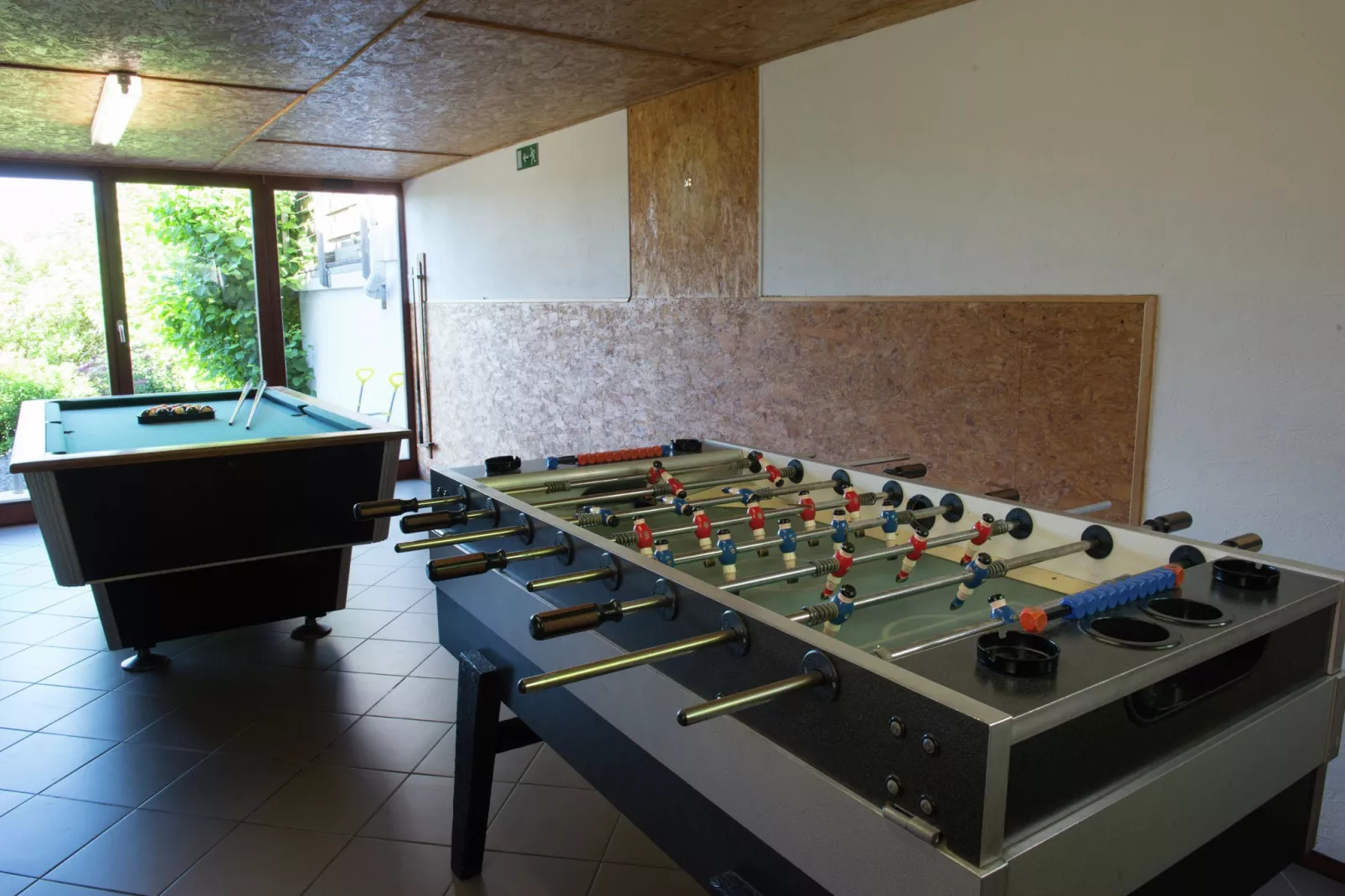 Les Terrasses-Recreation room