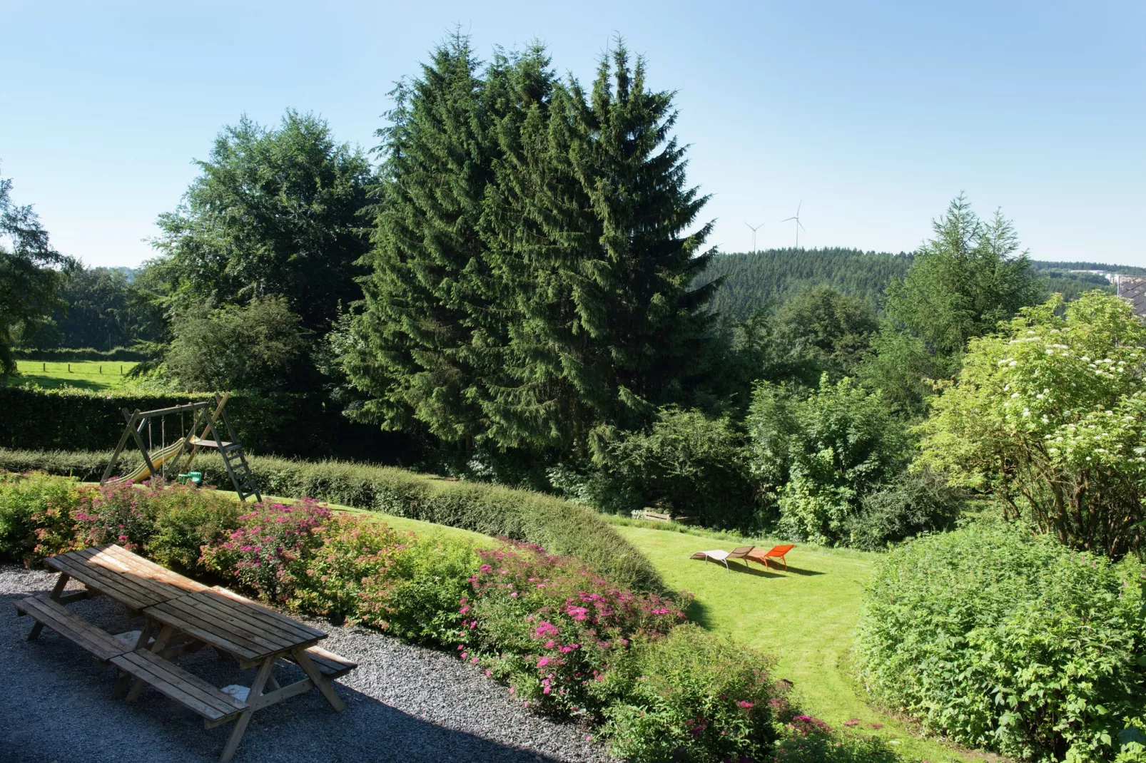 Les Terrasses-Gardens summer