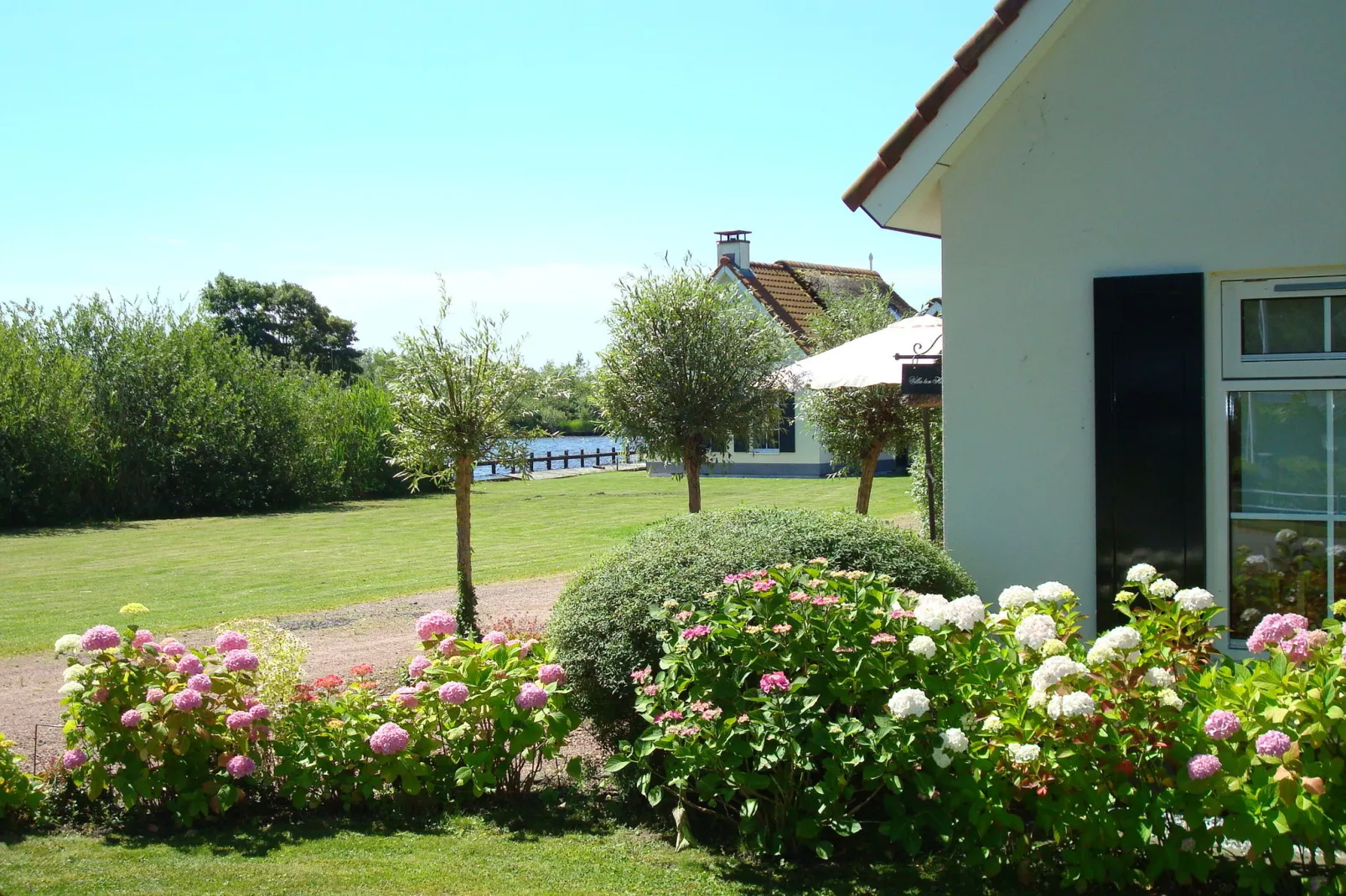 Villa ten Hoeve-Gardens summer