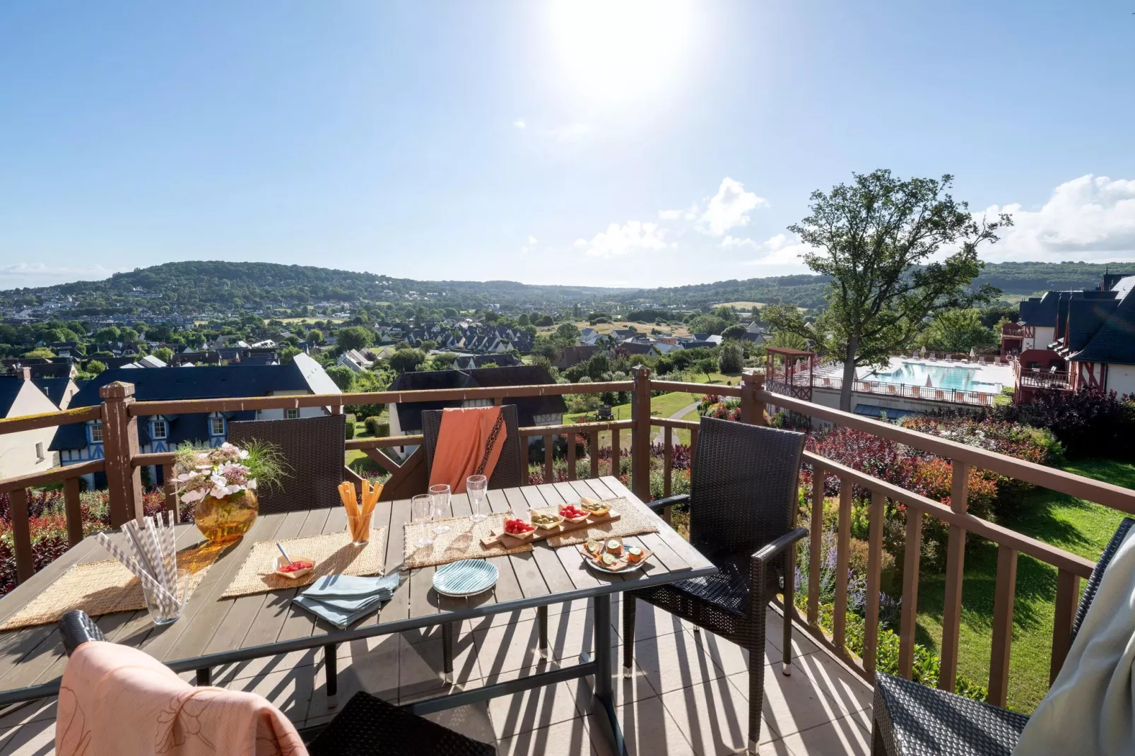 Residence & Spa Houlgate  36 Standard Apt 6 p - 2 bedrooms duplex-Exterior summer