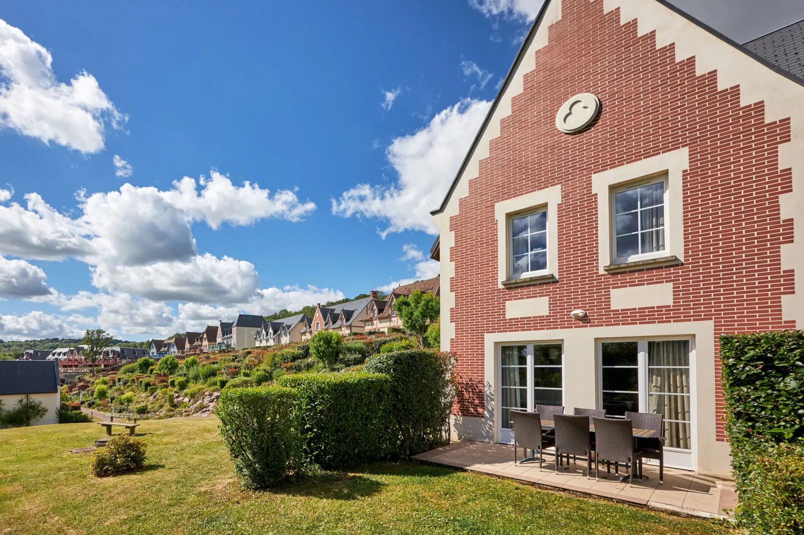 Residence & Spa Houlgate  36 Standard Apt 6 p - 2 bedrooms duplex-Exterior summer