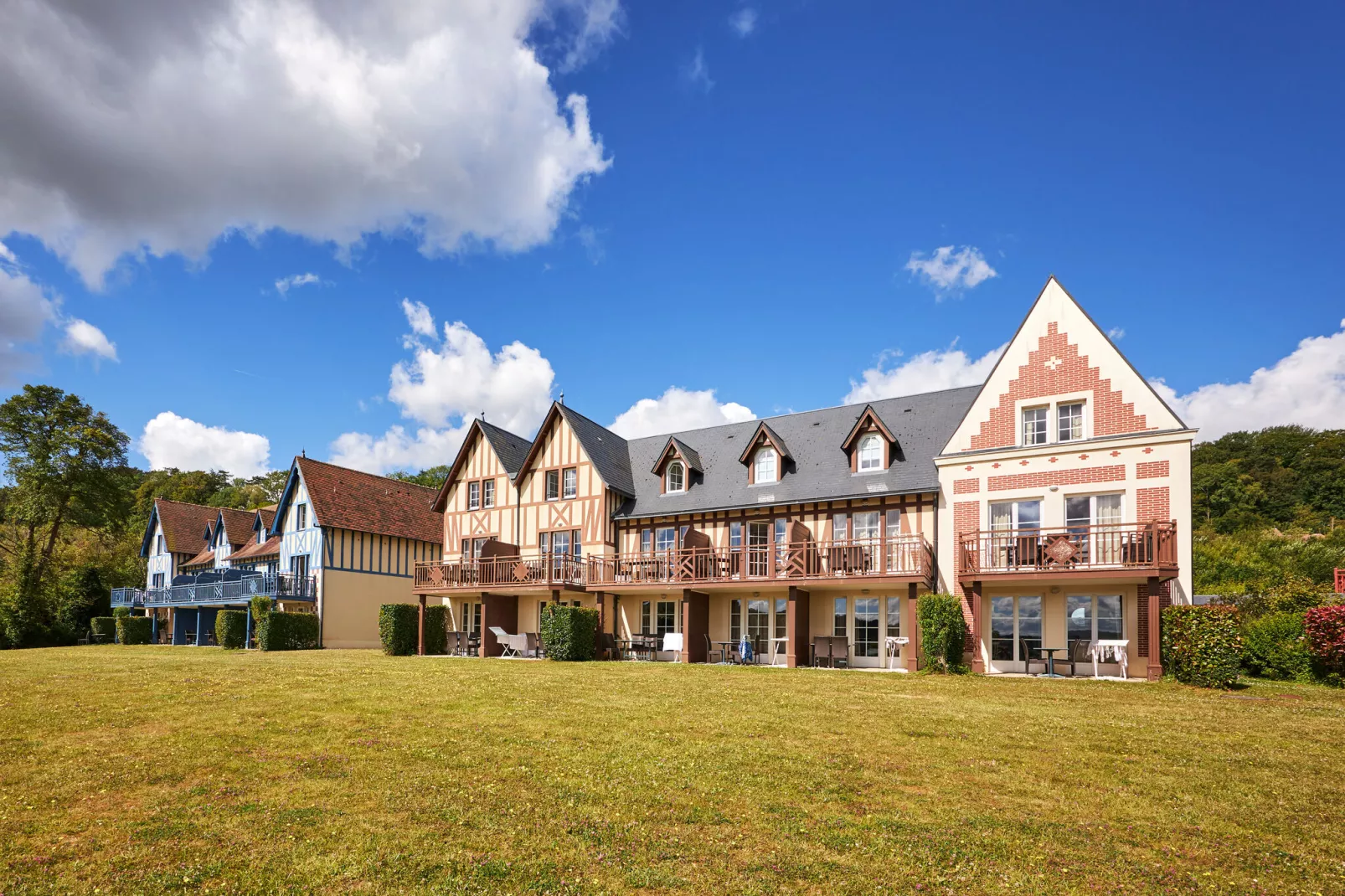 Residence & Spa Houlgate  36 Standard Apt 6 p - 2 bedrooms duplex-Exterior summer