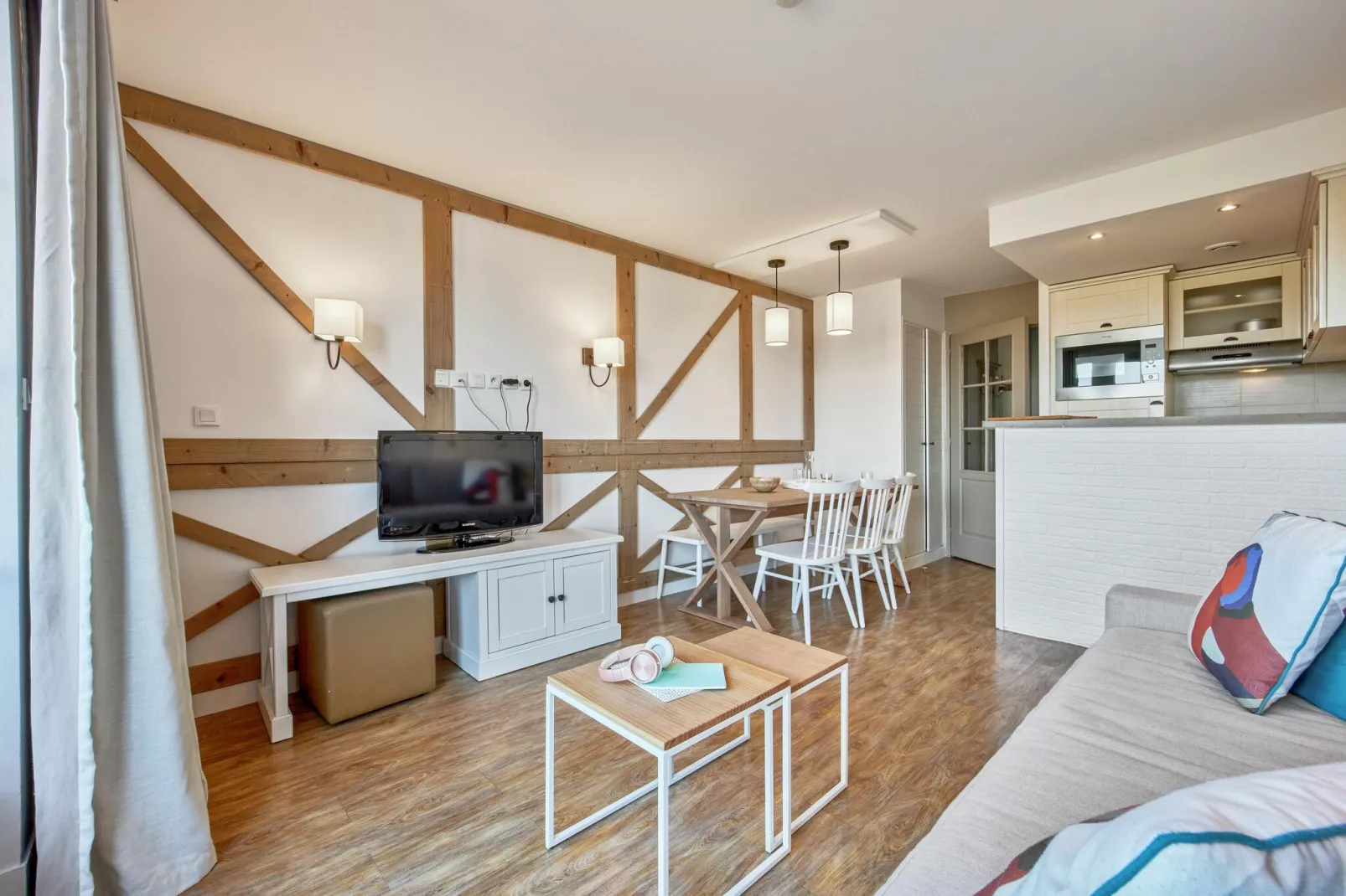 Residence & Spa Houlgate  36 Standard Apt 6 p - 2 bedrooms duplex-Living room