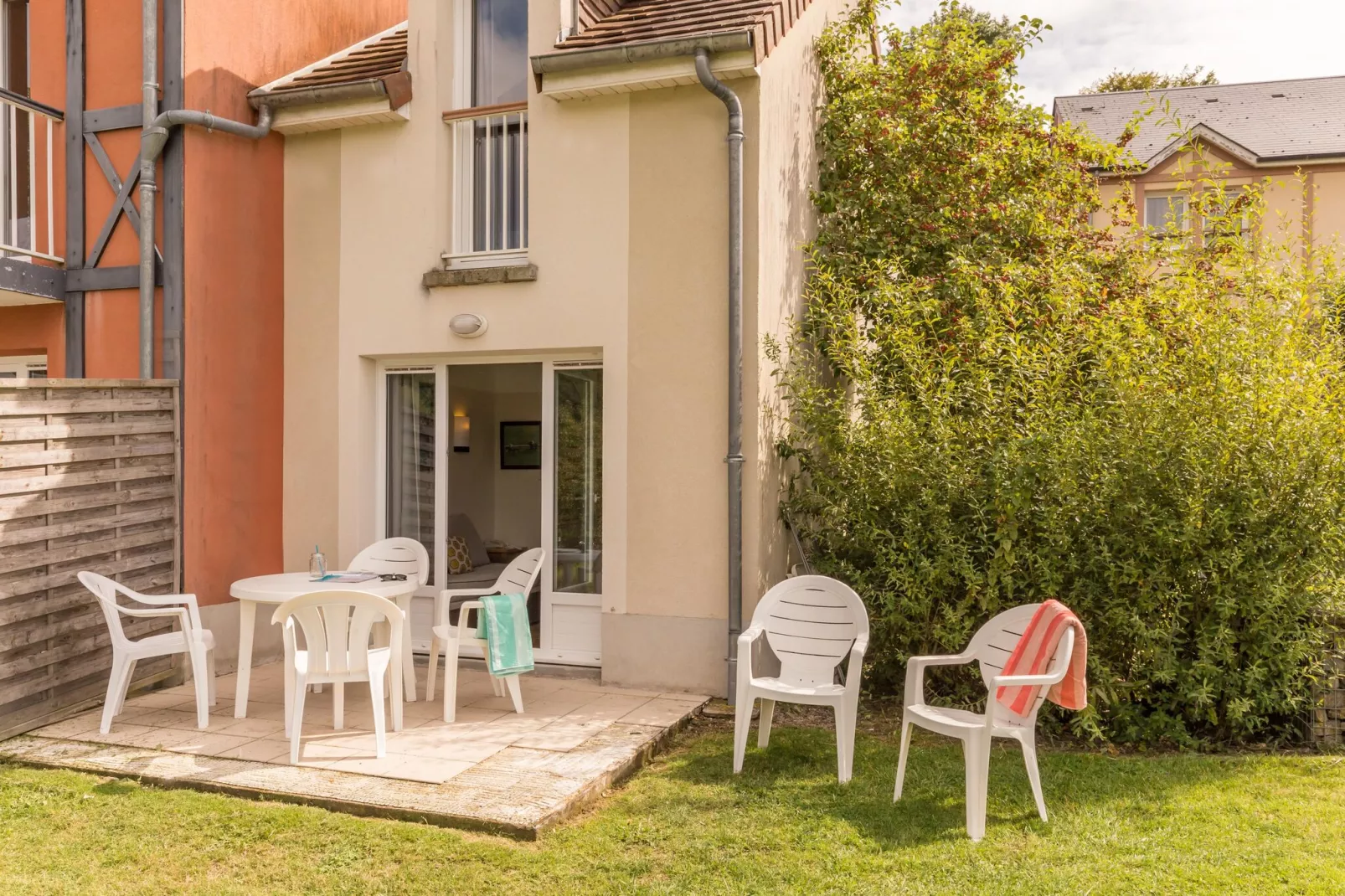 Holiday village Normandy Garden Branville - M5O Standard House 5 p - 1 bedroom - duplex-Extérieur été