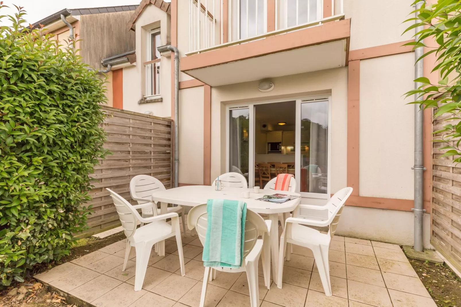 Holiday village Normandy Garden Branville - M6O Standard House 6 p - 2 bedrooms - duplex-M6O Standard House 6 p. - 2 bedrooms - duplex-Außenbereich Sommer