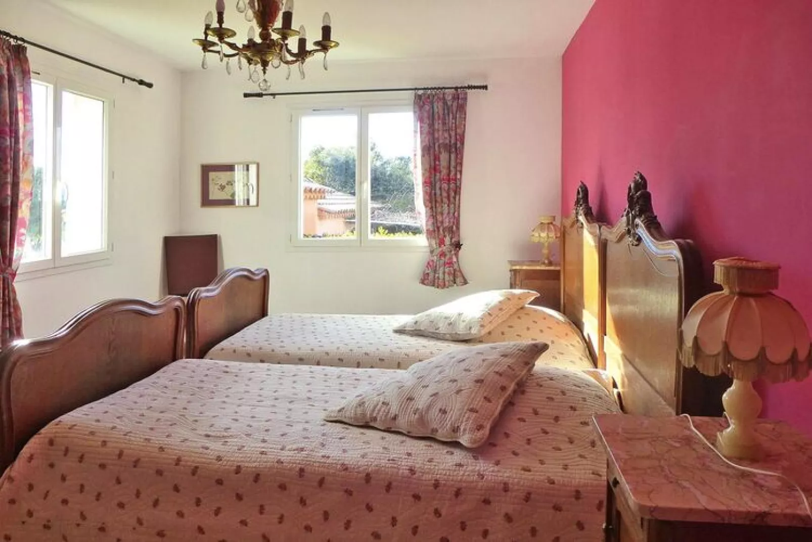 Villa in Lambesc-Bedroom