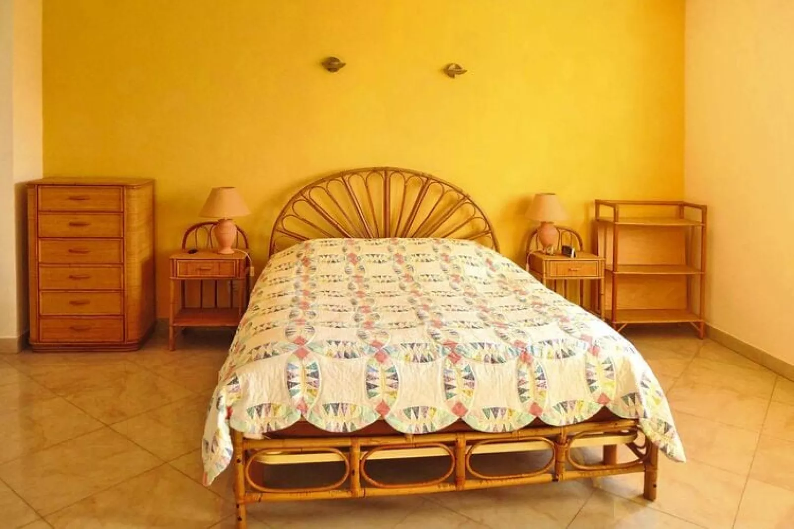 Villa in Lambesc-Bedroom