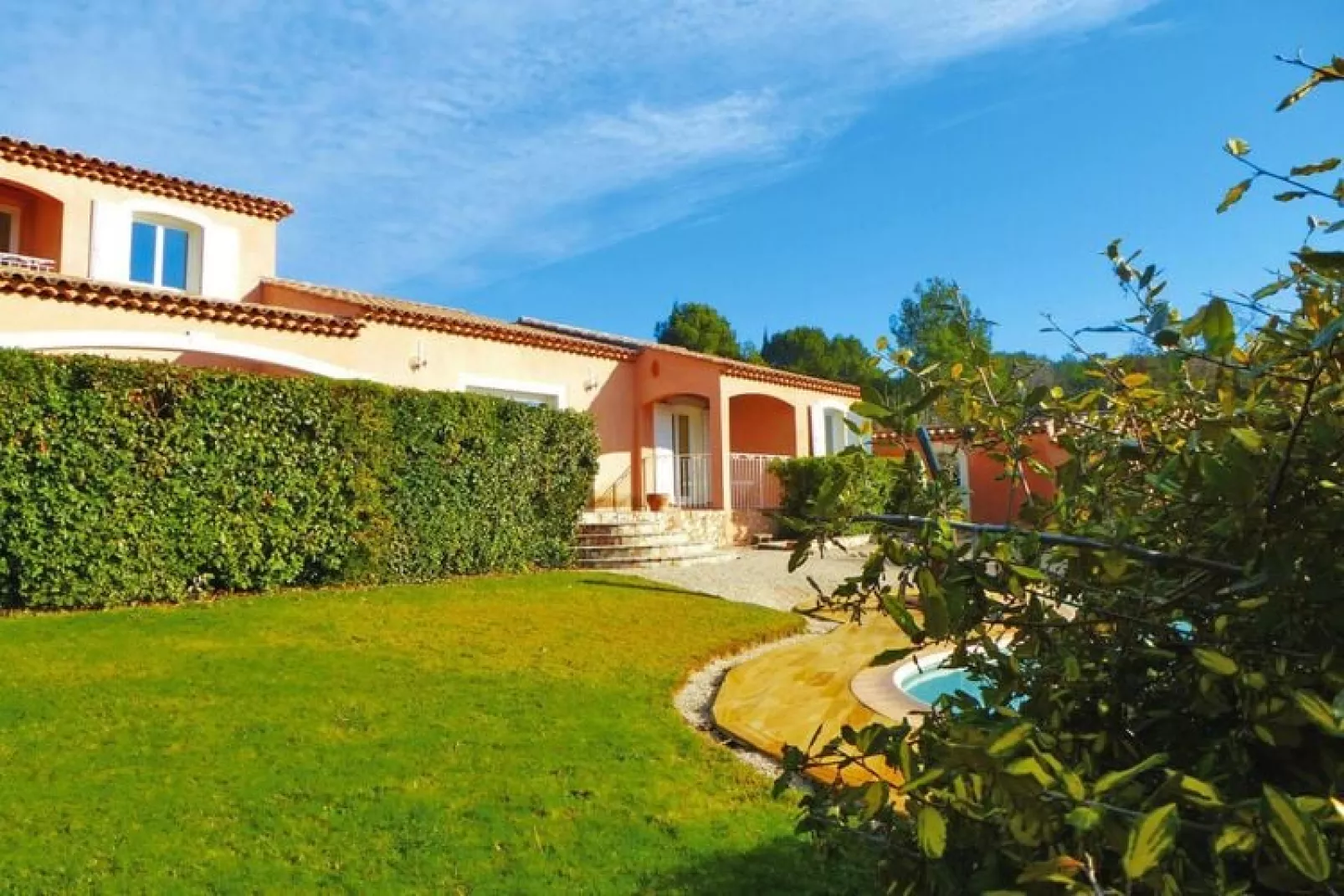 Villa in Lambesc-Exterior summer
