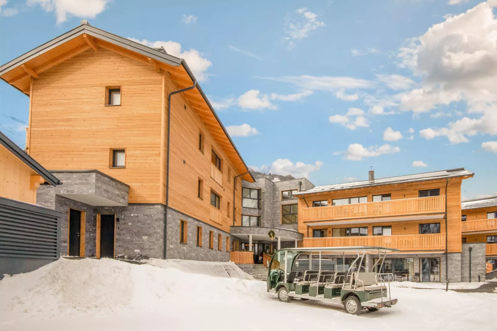 Golden Lodges Type 75-Exterior winter