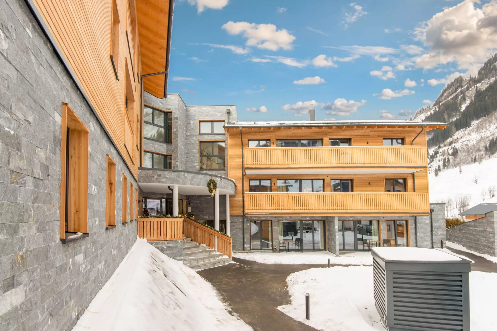 Golden Lodges Type 75-Exterior winter