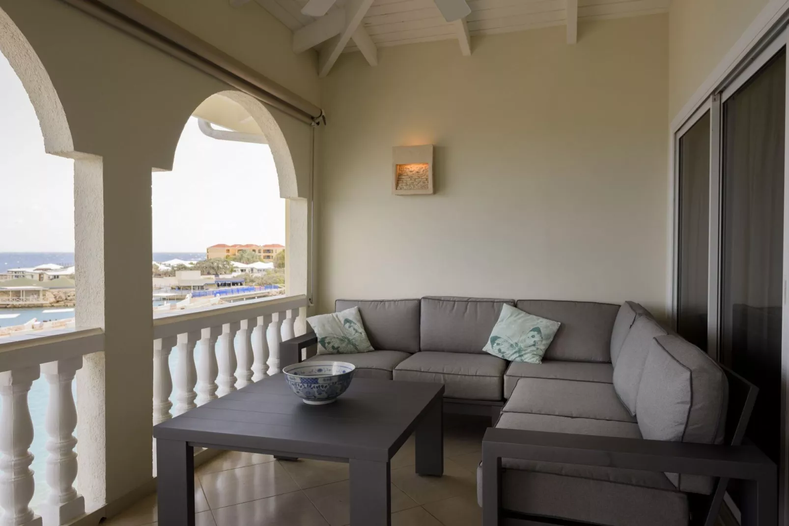 Dolphin View Mambo Beach-Terrace balcony