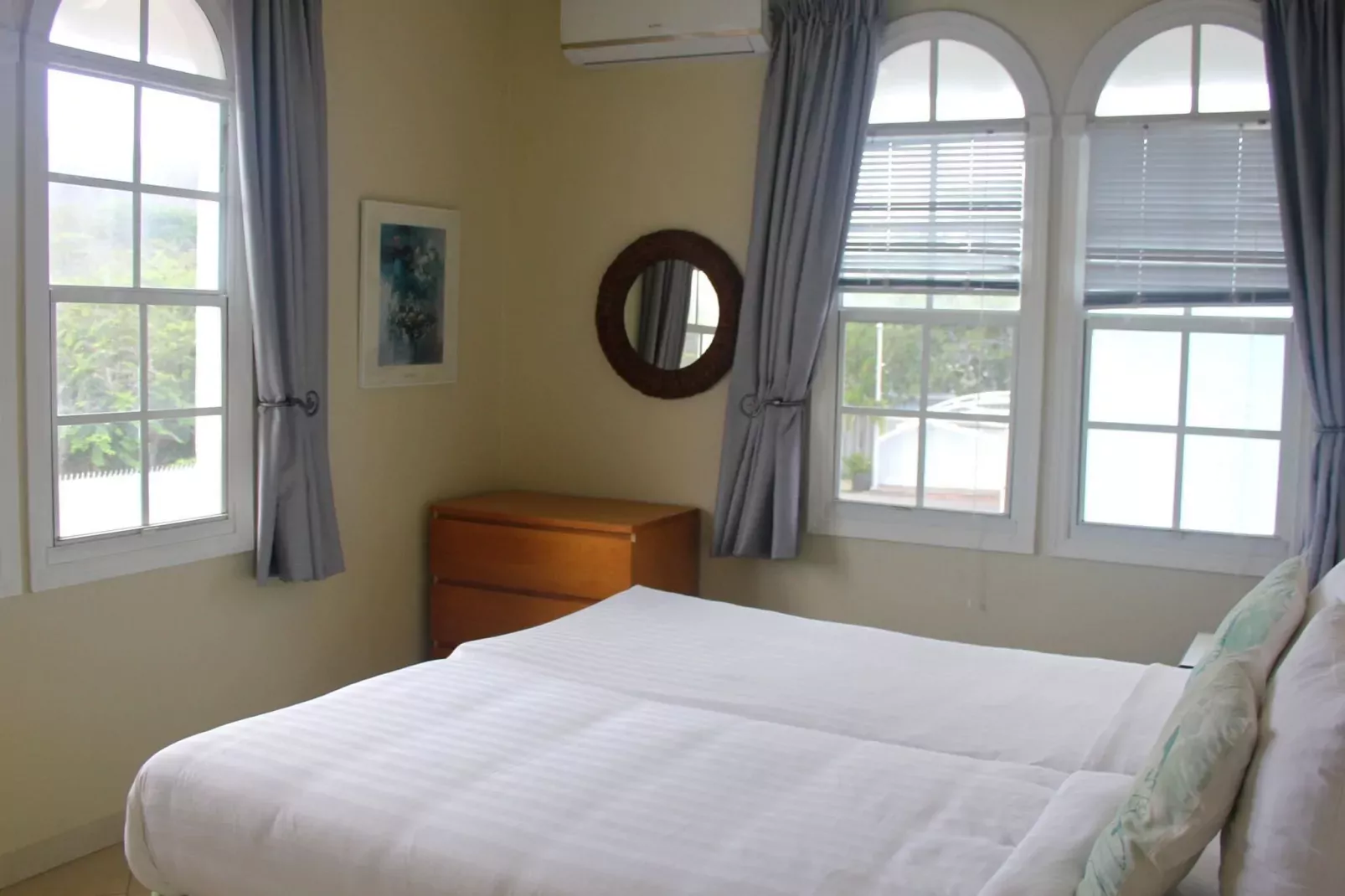 Dolphin View Mambo Beach-Bedroom