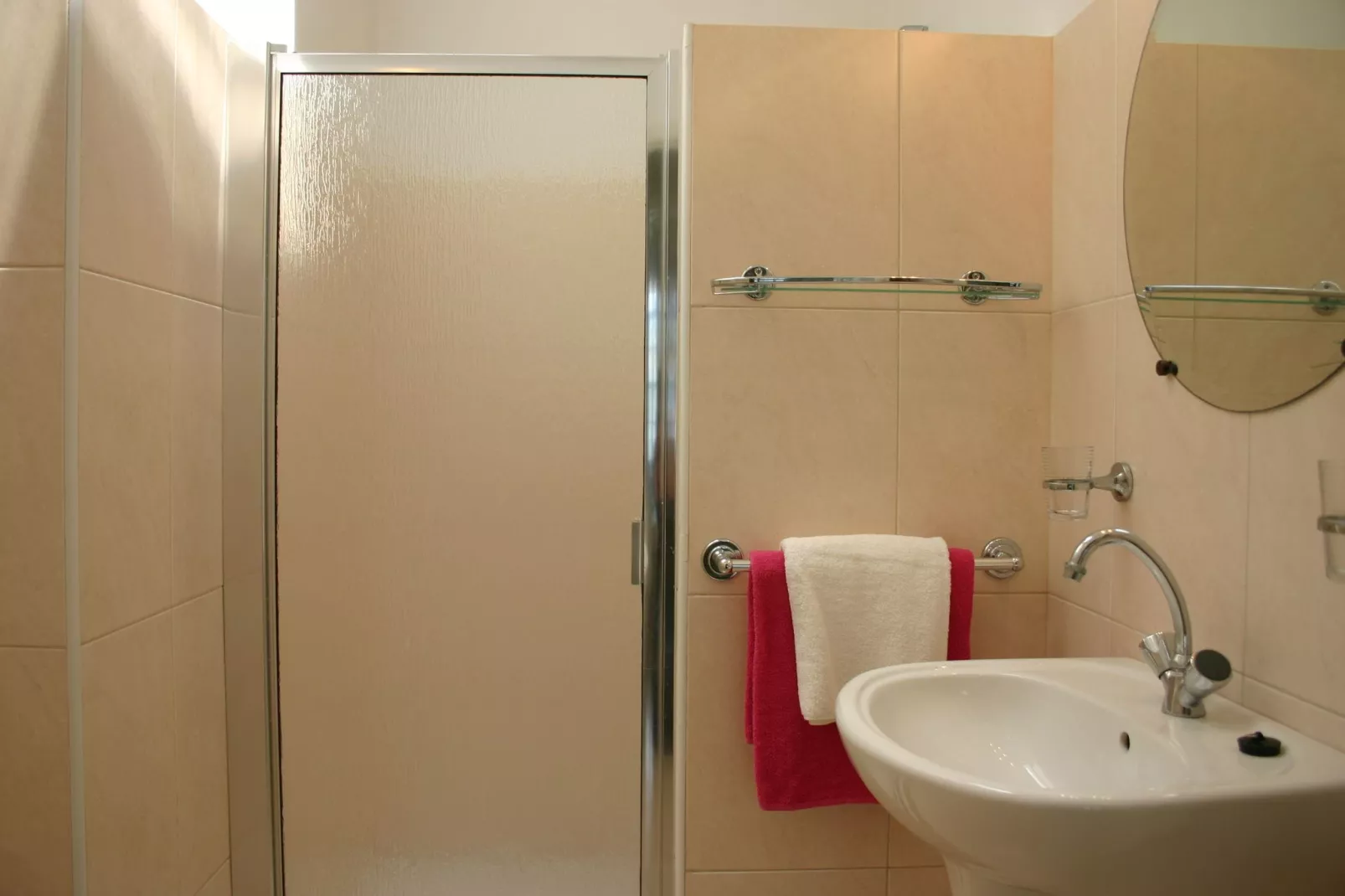 Dolphin View Mambo Beach-Bathroom