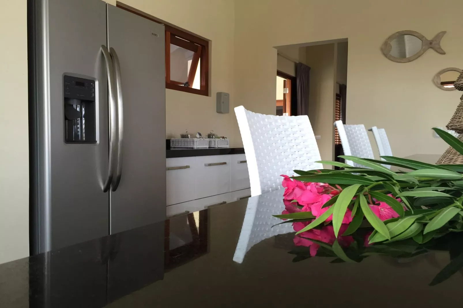 Villa Sonrisa Vista Royal-Cuisine