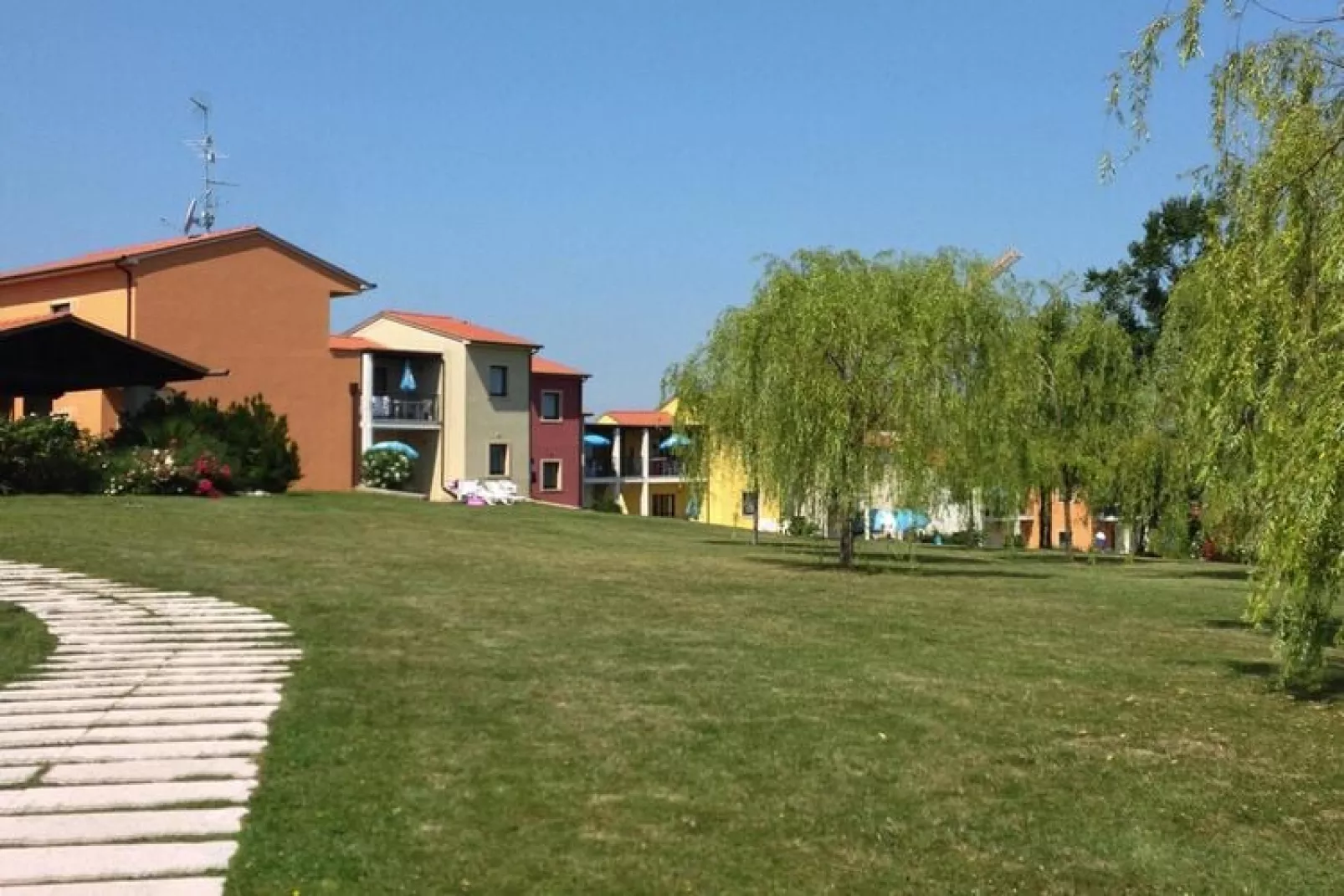Residence Belvedere Village Castelnuovo del Garda - Trilocale Confort PT-Außenbereich Sommer