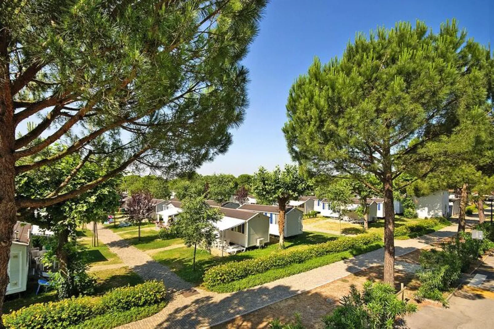 Mobile Homes Del Garda Village, Peschiera-Dalia-Gardens summer
