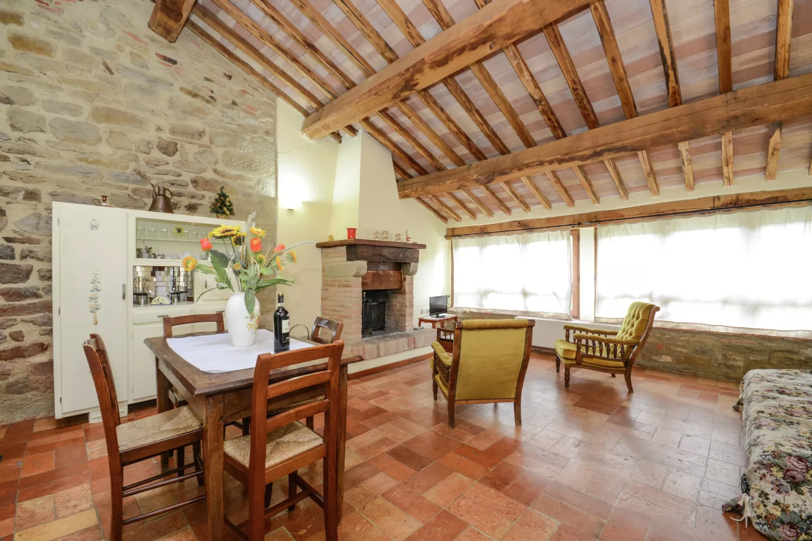 Rondine-Dining room