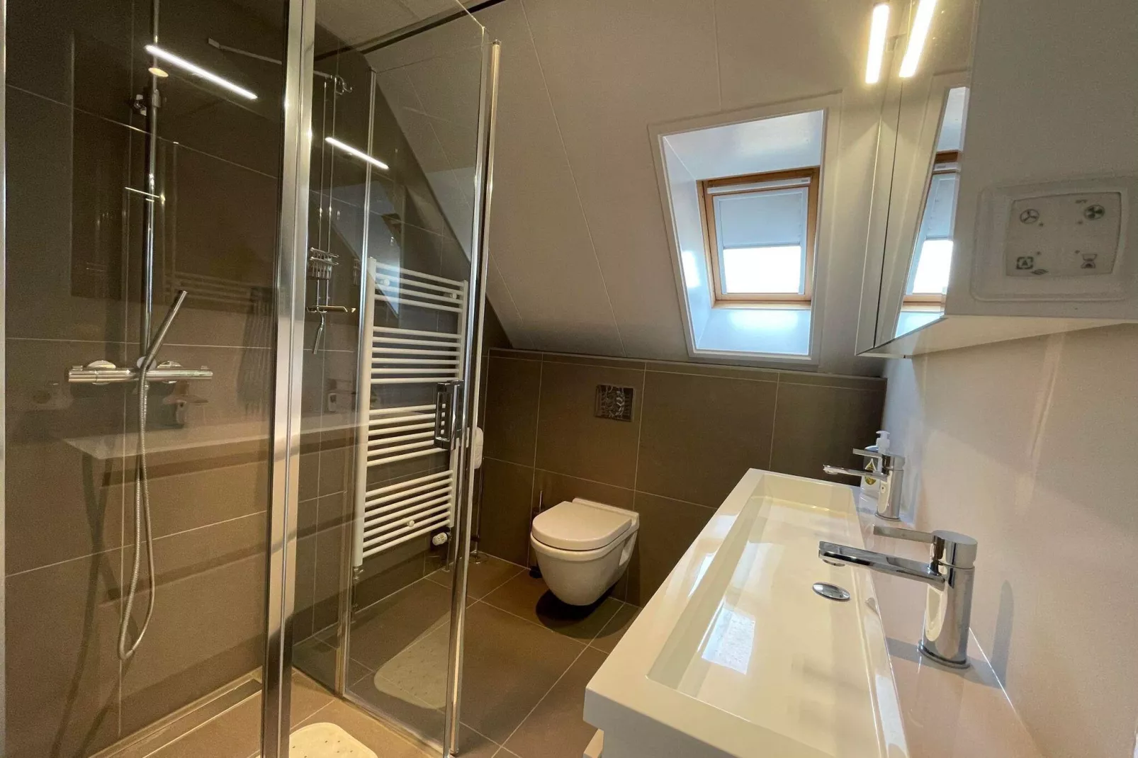 Landgoed Eysinga State 1-Bathroom