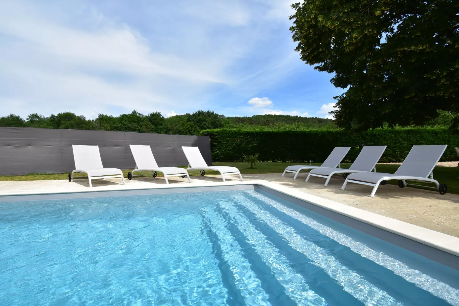 À l'ombre du Tilleul-Piscine