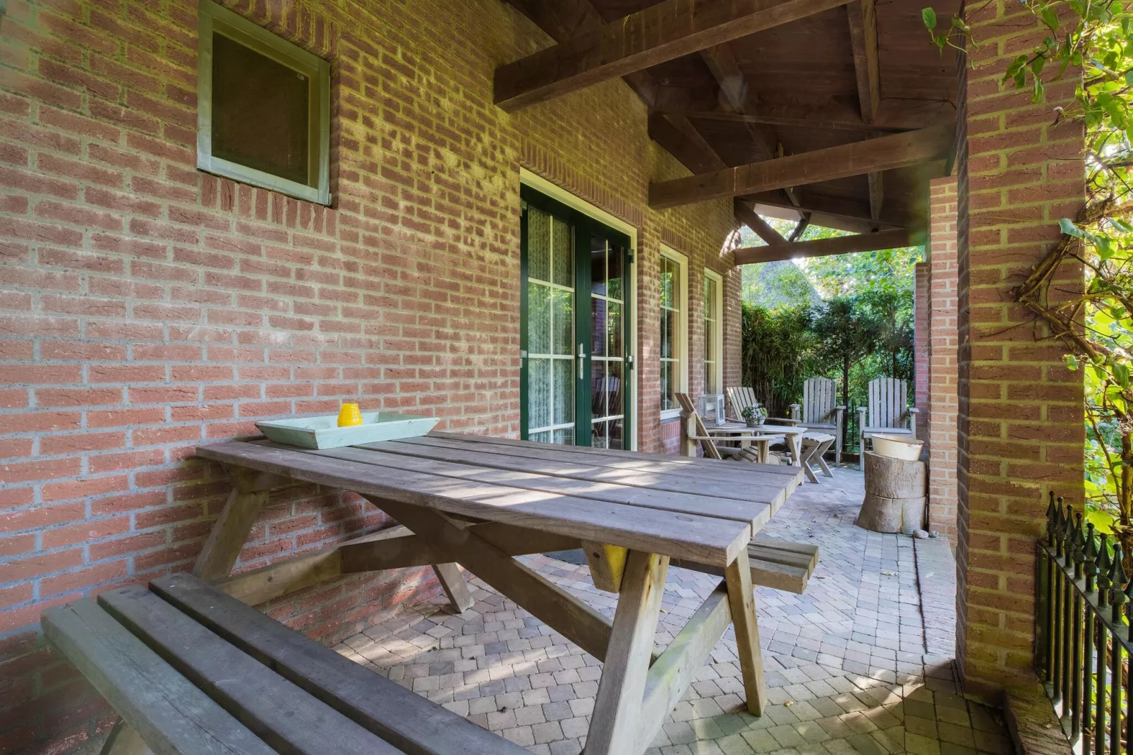 Vakantiewoning Wijnaldum-Terrace balcony