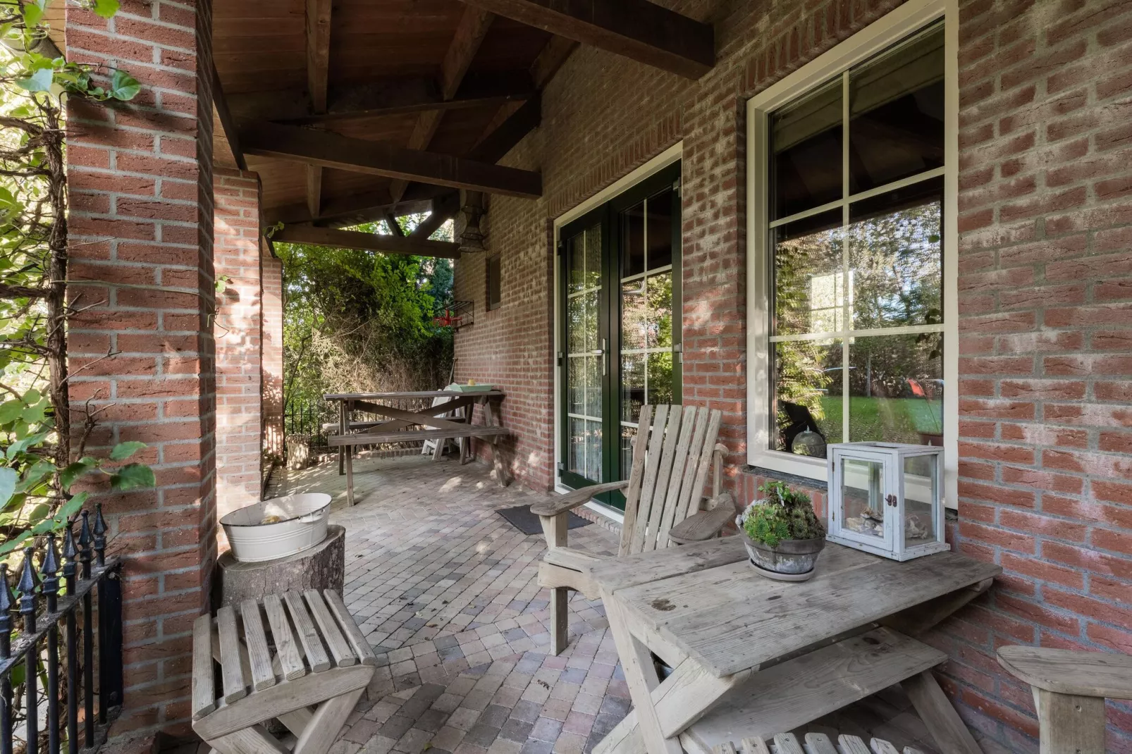 Vakantiewoning Wijnaldum-Terrace balcony