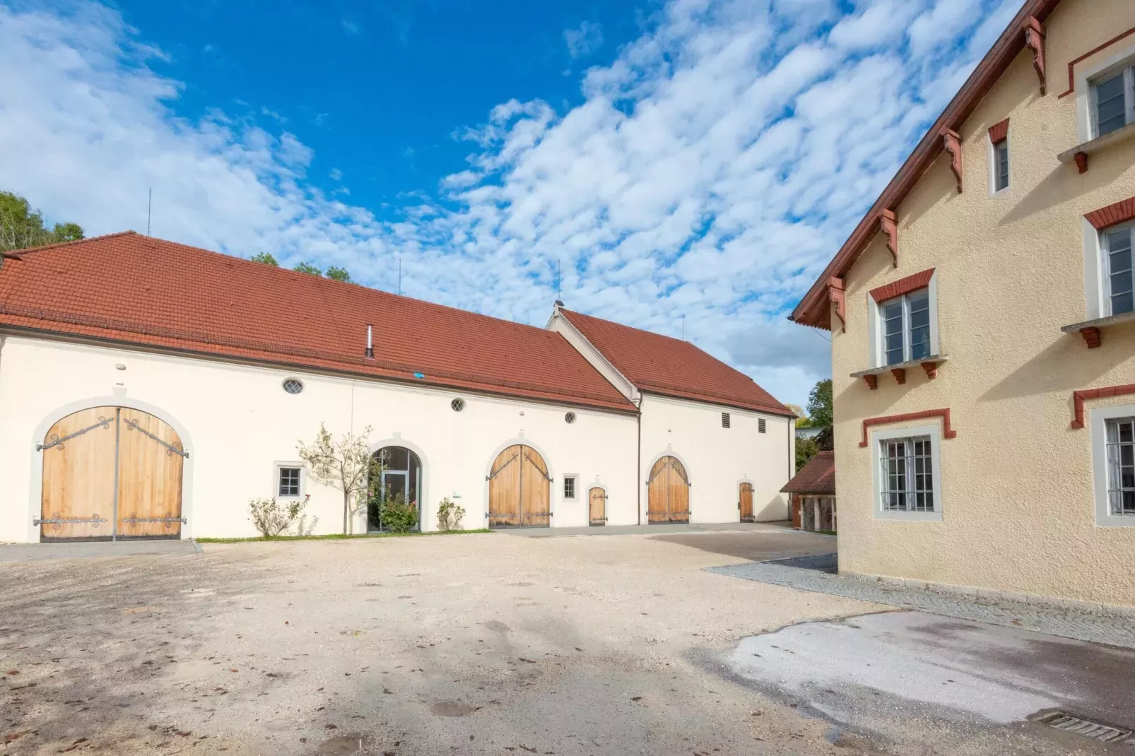 Ferienwohnung Haunsheim links-Außenbereich Sommer