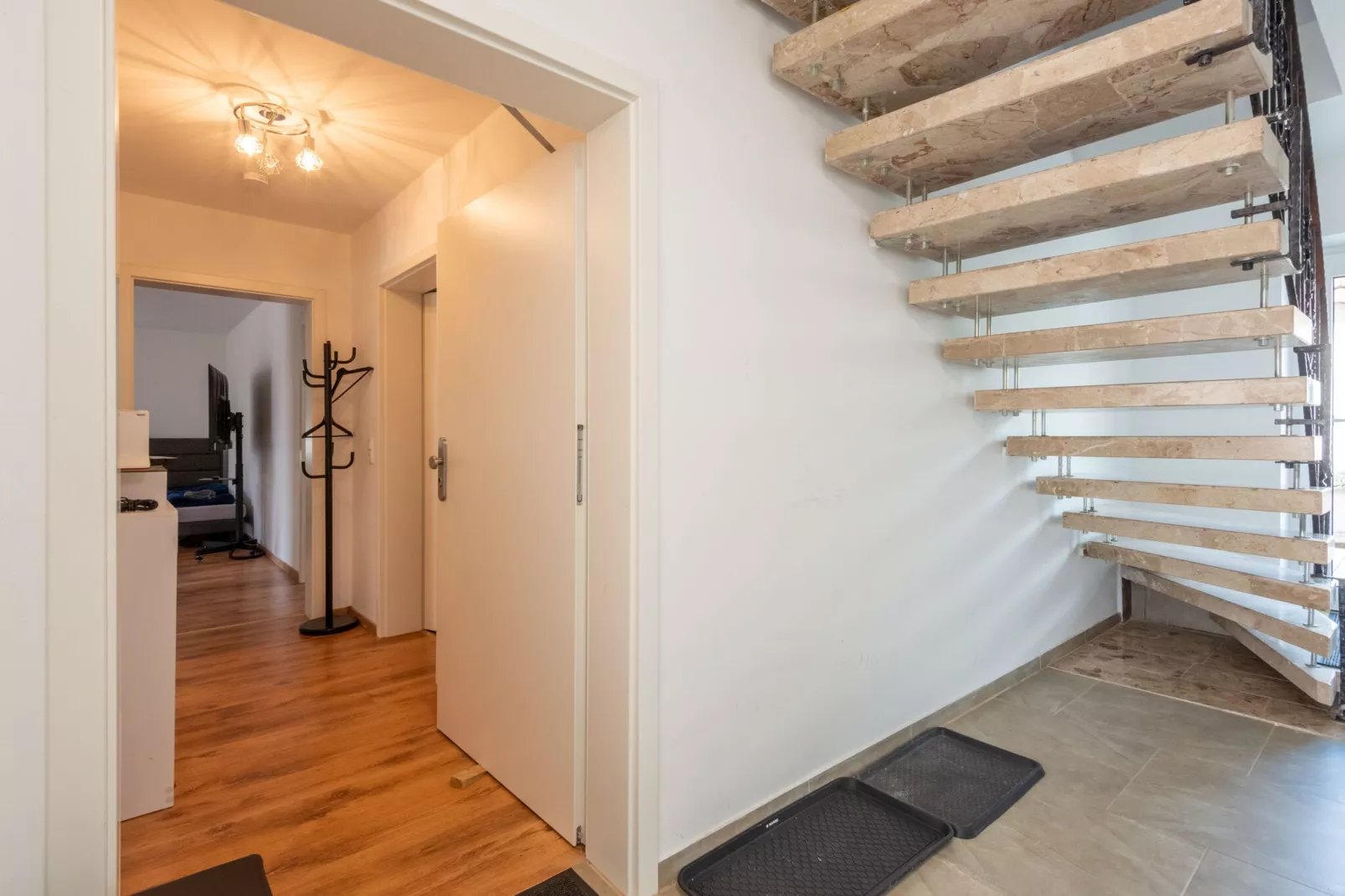 Ferienwohnung Haunsheim links-Empfangshalle