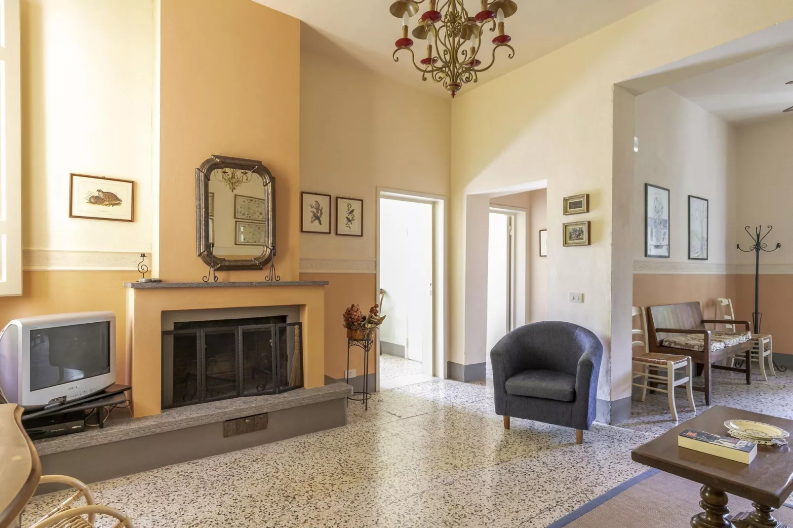 CASA ROSSA 8 pax-Living room