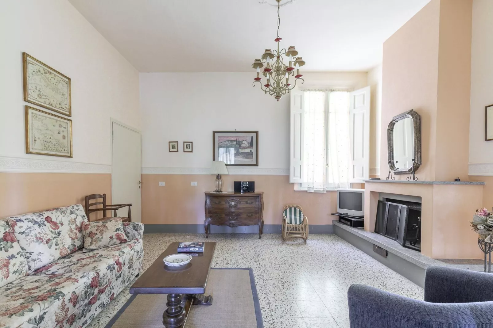 CASA ROSSA 8 pax-Living room