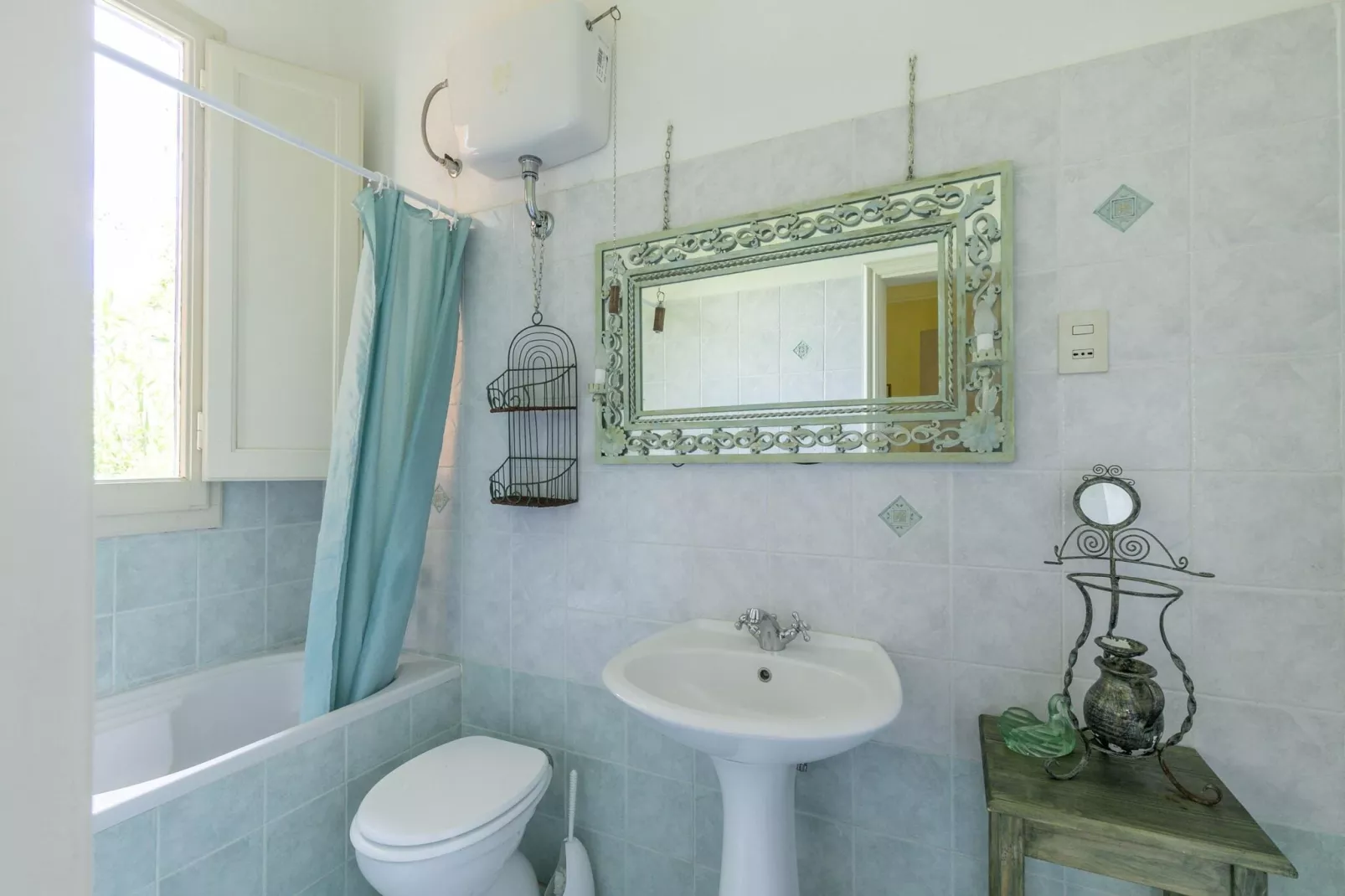 CASA ROSSA 8 pax-Bathroom