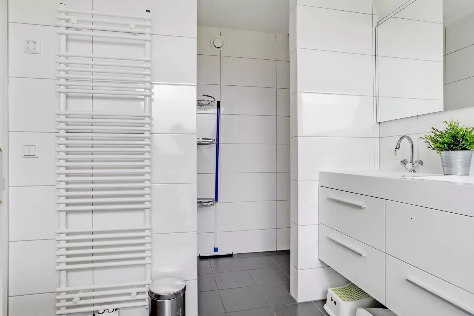 Kaartenhuis-Bathroom