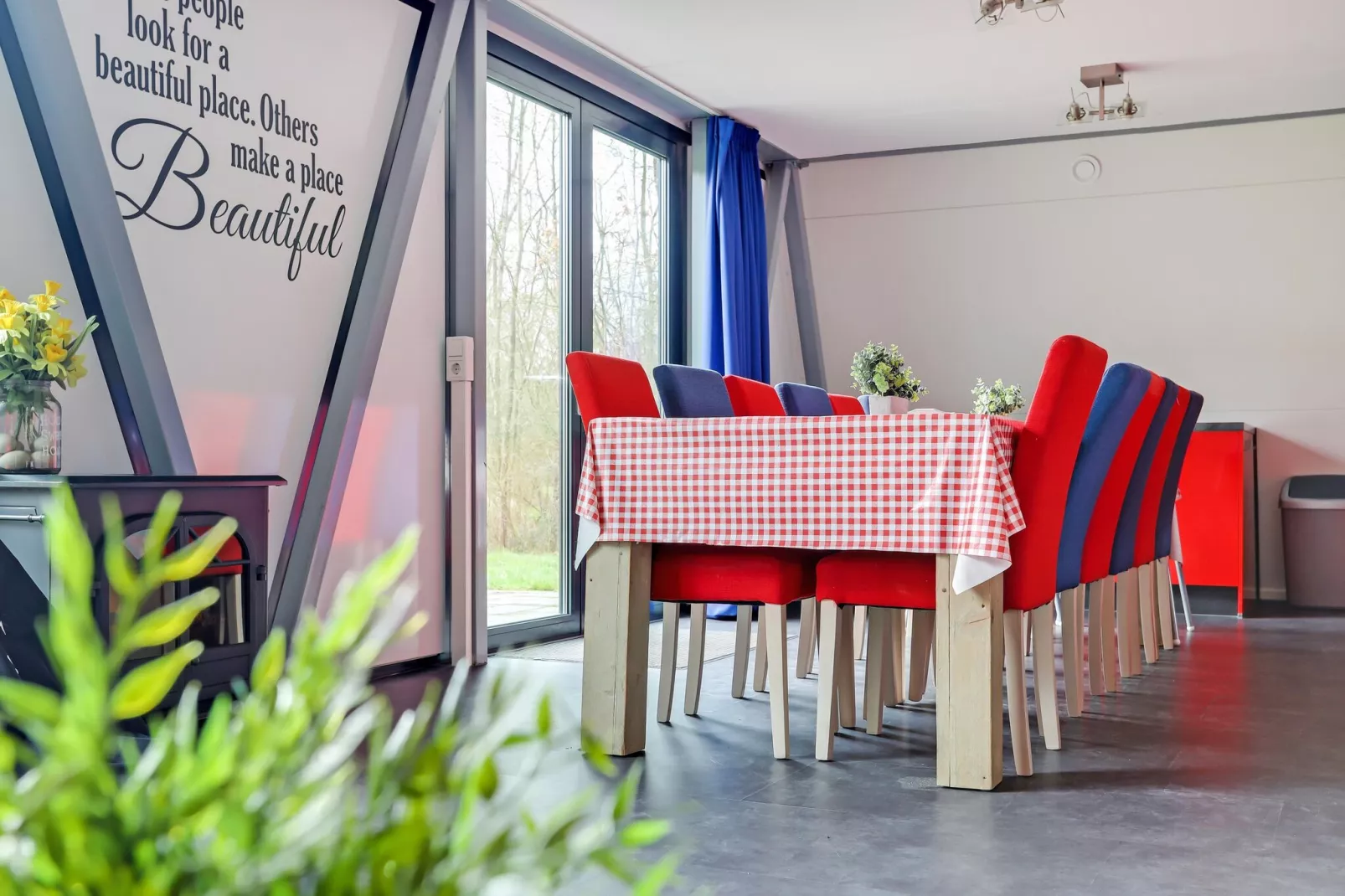 Kaartenhuis-Dining room