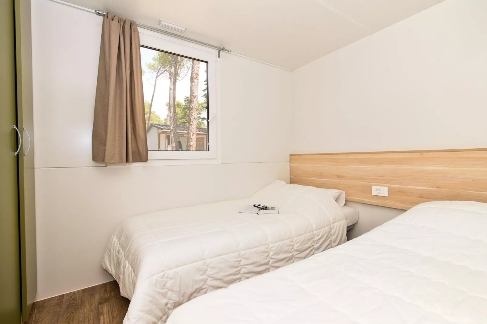 Zaton Holiday Resort - Mobile Home Deluxe Family 4 plus 1 - ca 34 m2-Bedroom