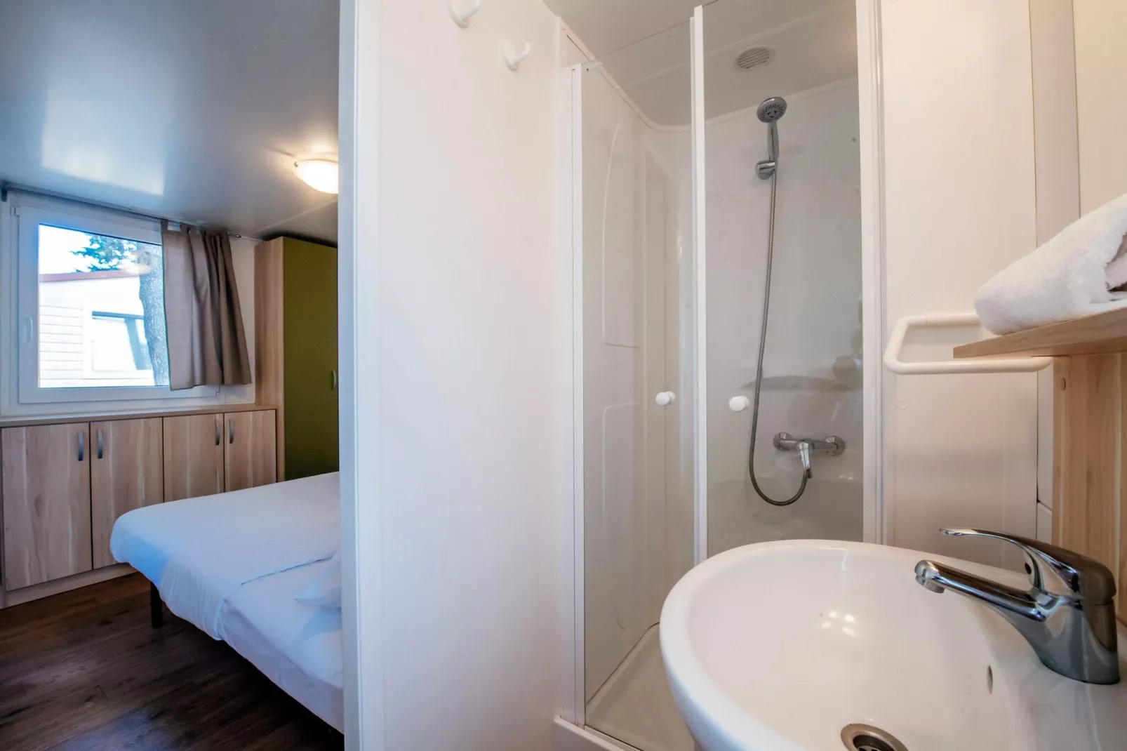 Zaton Holiday Resort - Mobile Home Deluxe Family 4 plus 1 - ca 34 m2-Bathroom