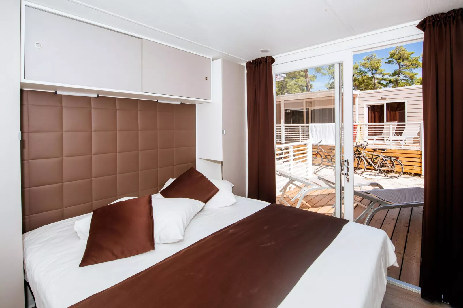 Mobile Homes Zaton Holiday Resort - Mobile Home Superior 5 &1 ca 34 qm für 6 Pers-Bedroom