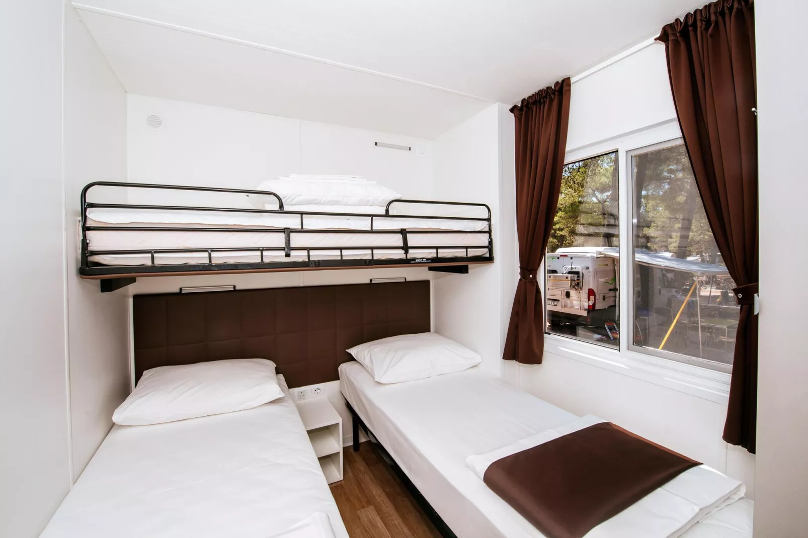 Mobile Homes Zaton Holiday Resort - Mobile Home Superior 5 &1 ca 34 qm für 6 Pers-Bedroom