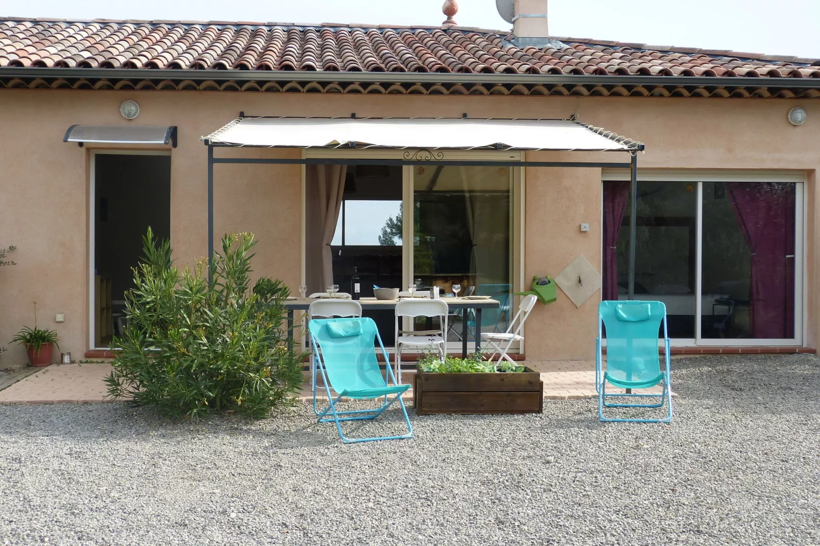 Les Lavandes-Exterior summer