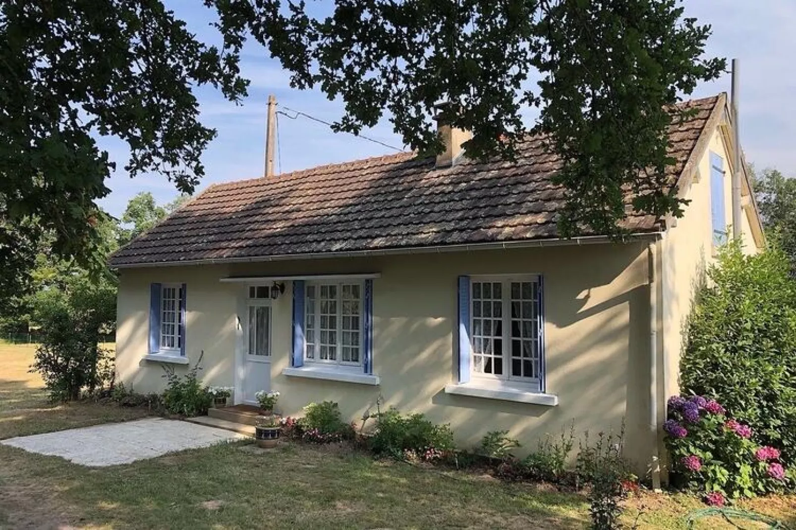 Gite Rozieres-Exterior summer