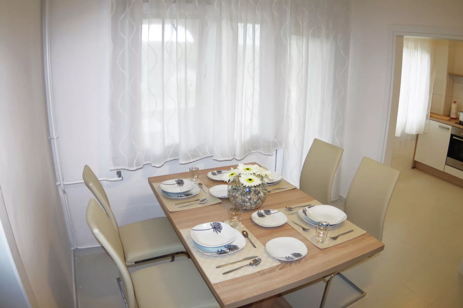 Nikolina-Dining room