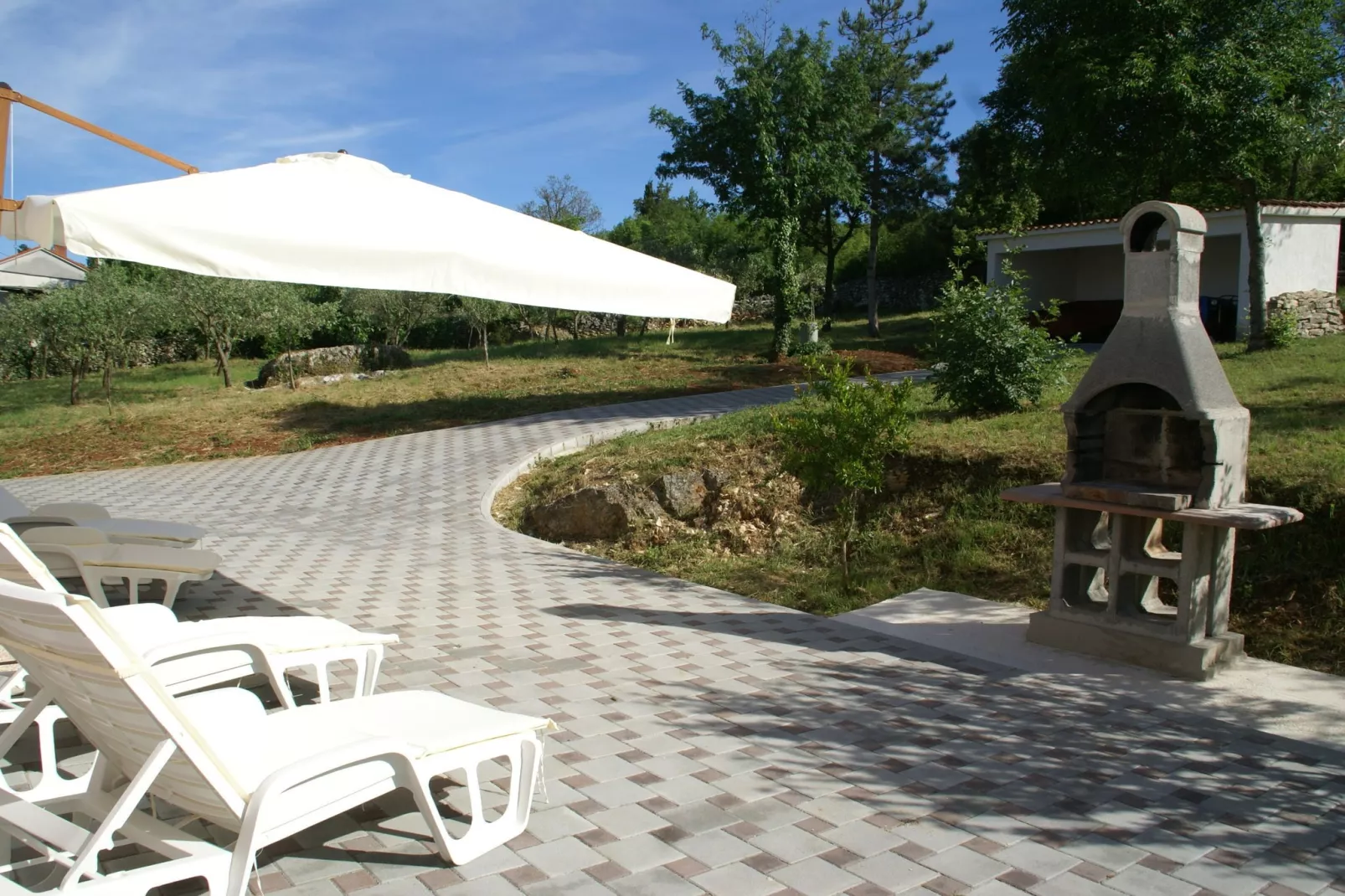 Nikolina-Facilities