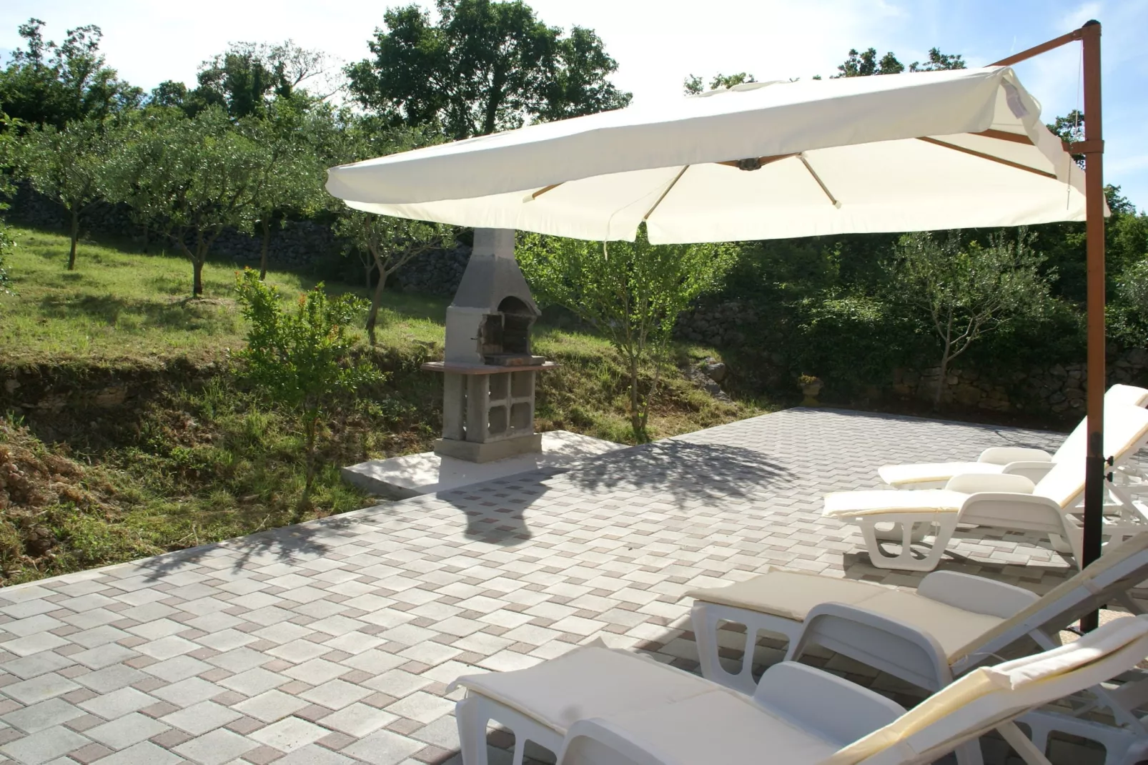 Nikolina-Facilities