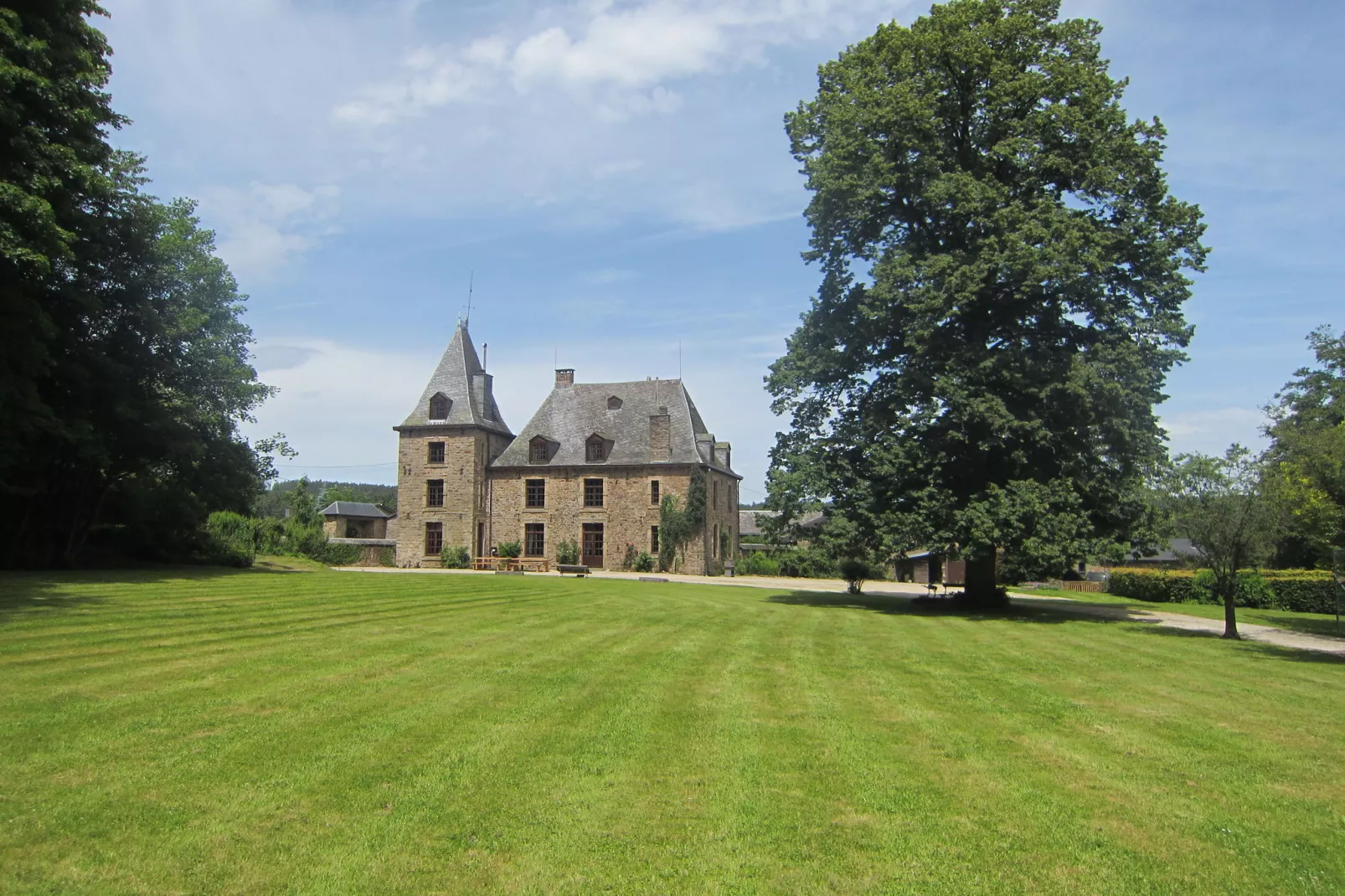 Castel Bodeux-Außenbereich Sommer