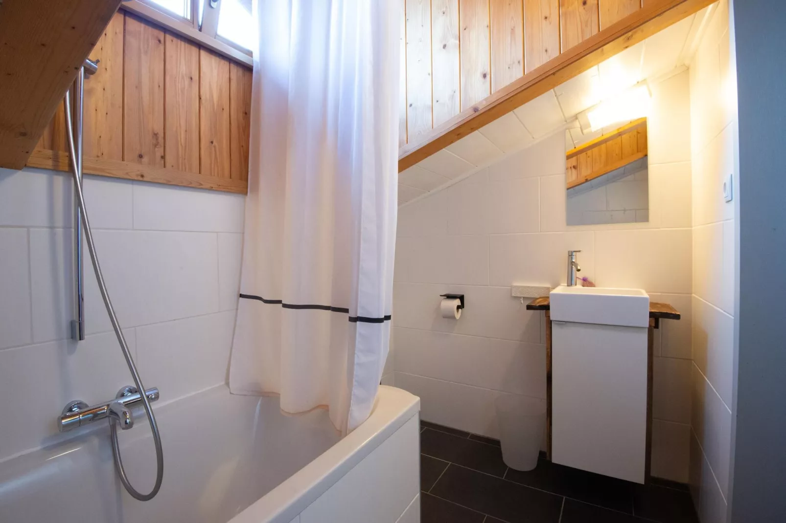 Haus Bergwald TOP 6-Badezimmer