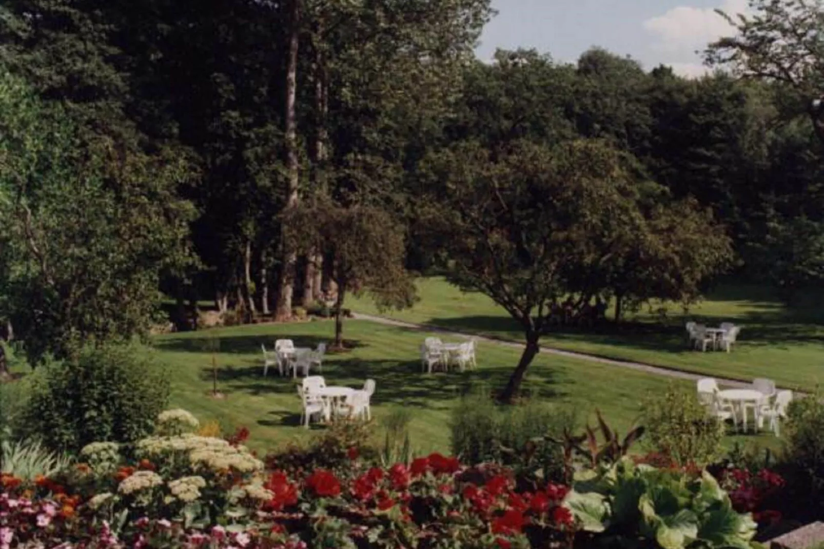Domaine Le Ry d'Ave-Gardens summer