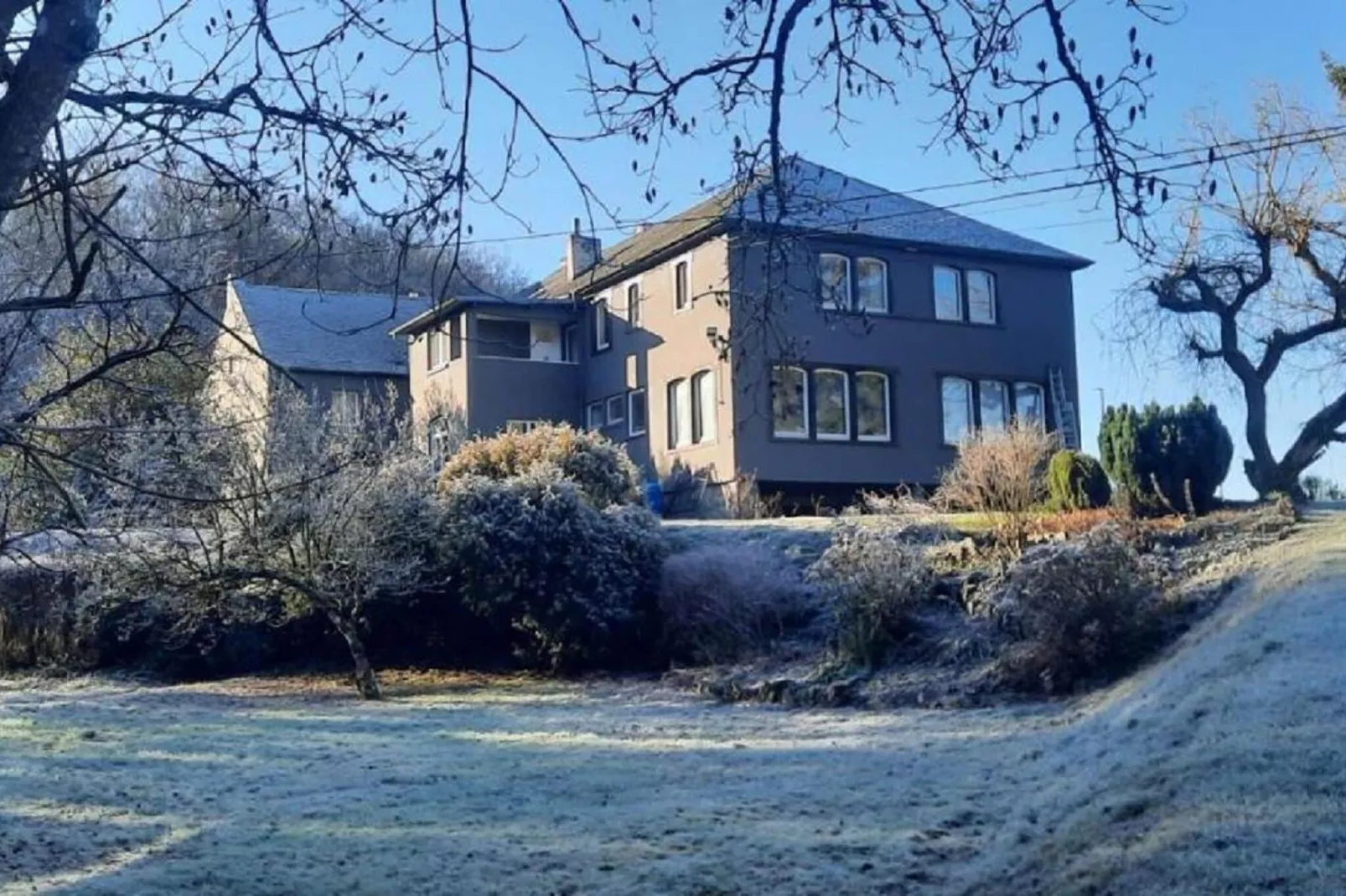 Domaine Le Ry d'Ave-Exterior winter